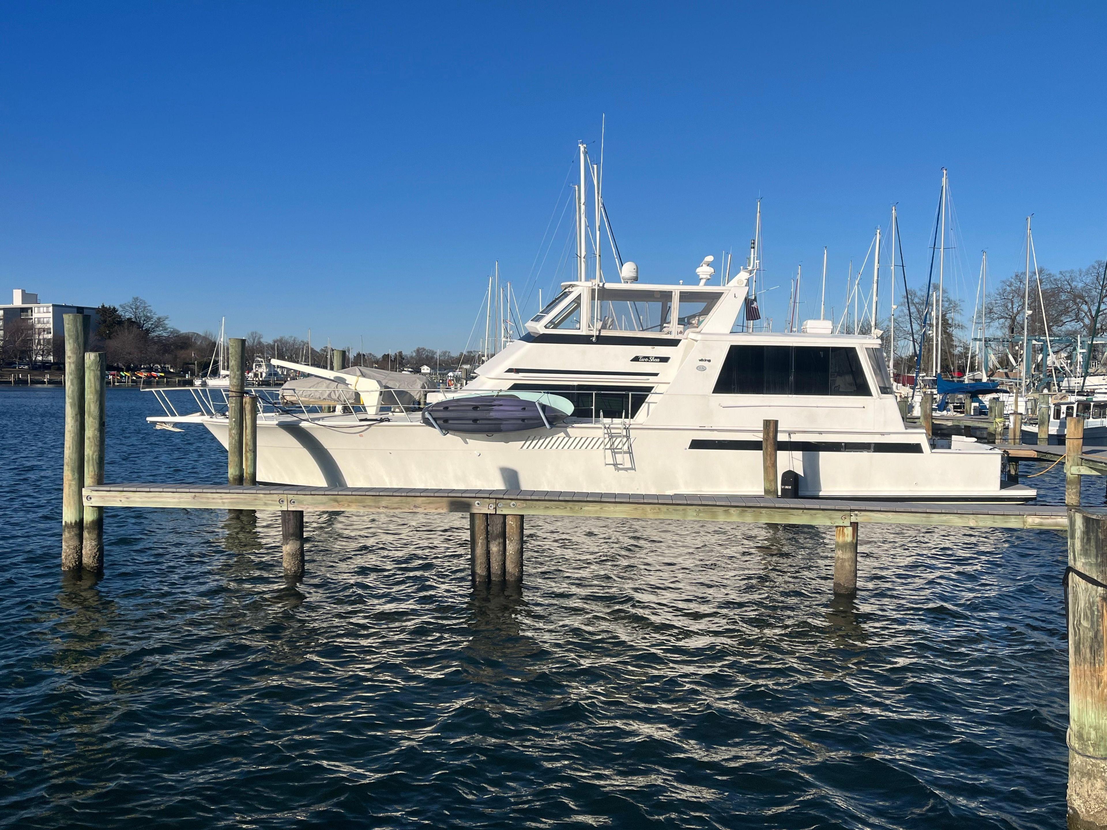 Viking 60 Cockpit Sport Yacht