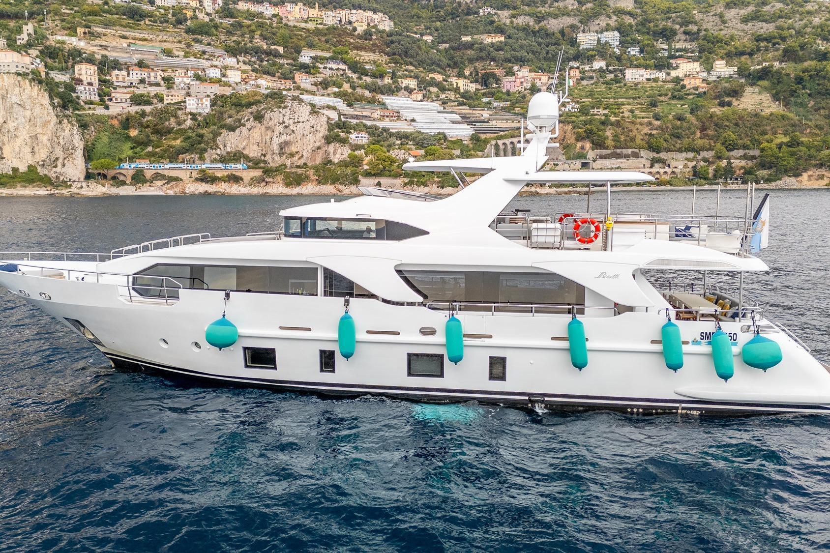 Benetti Delfino 93
