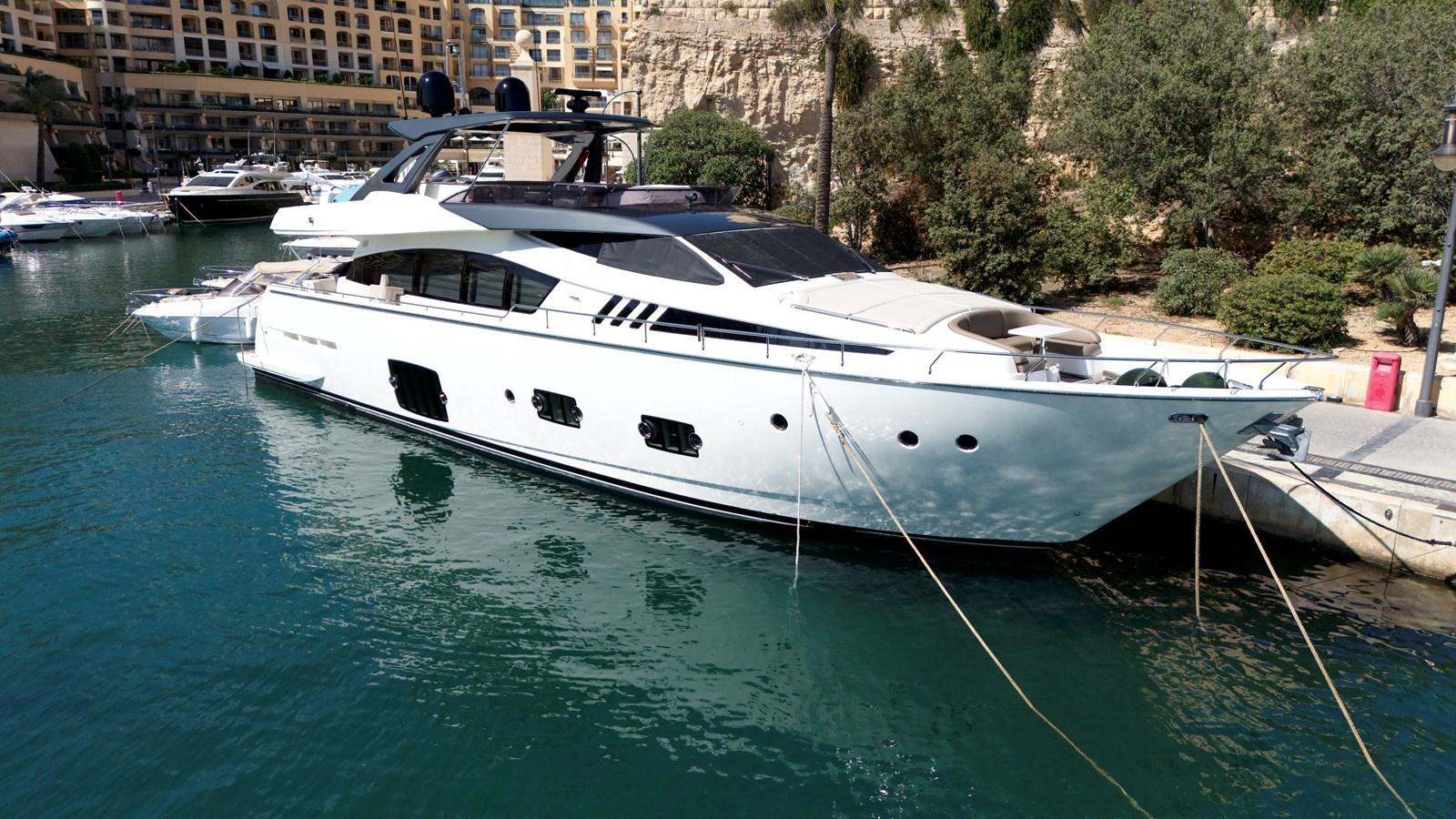 Ferretti 800