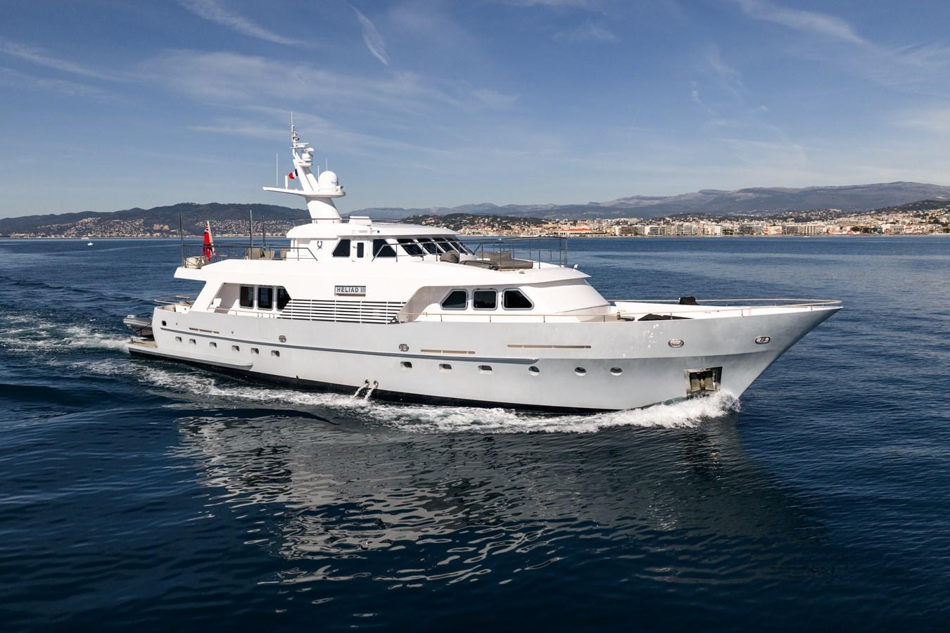 Lynx Yachts Displacement