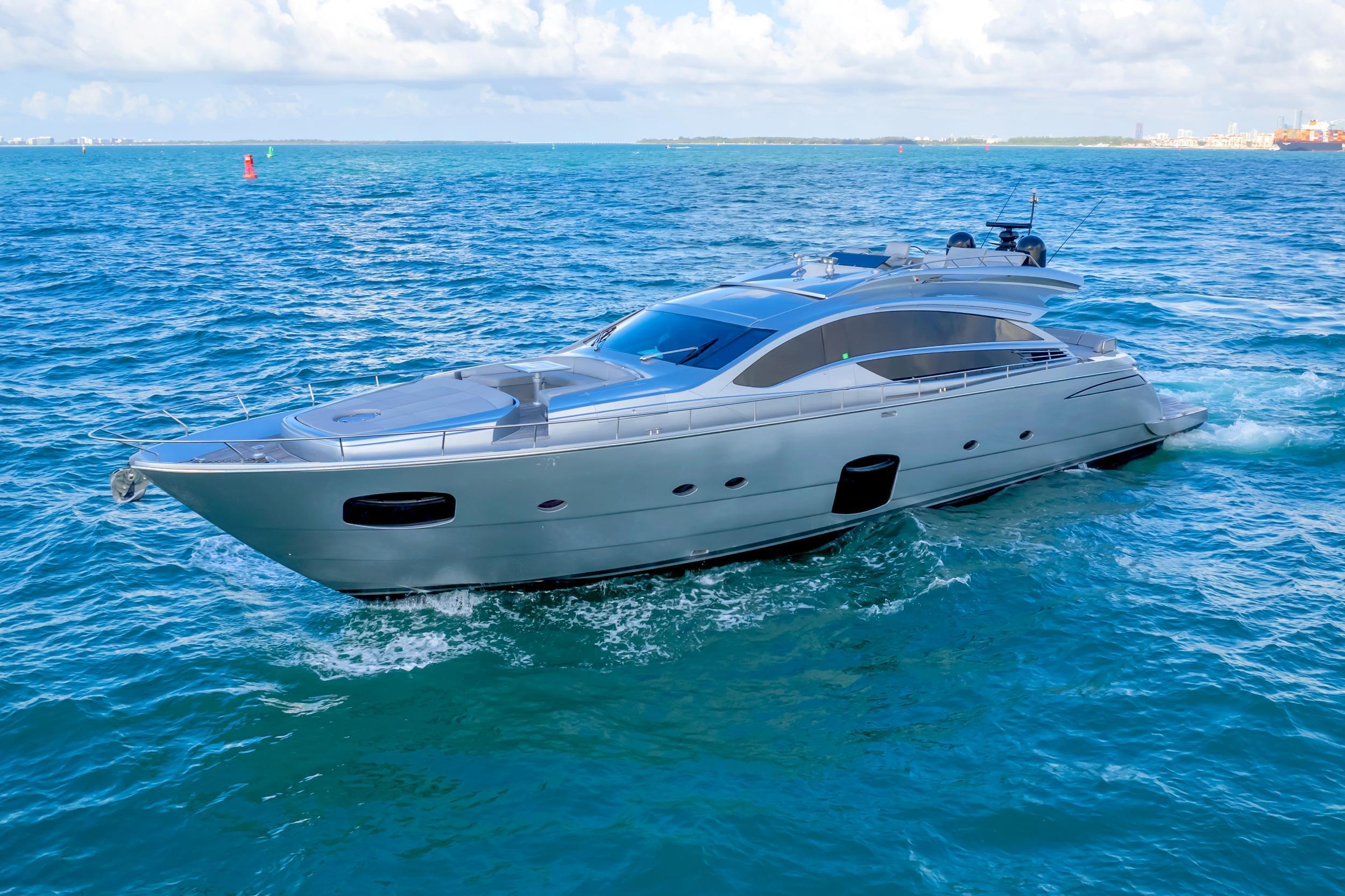 Pershing 82