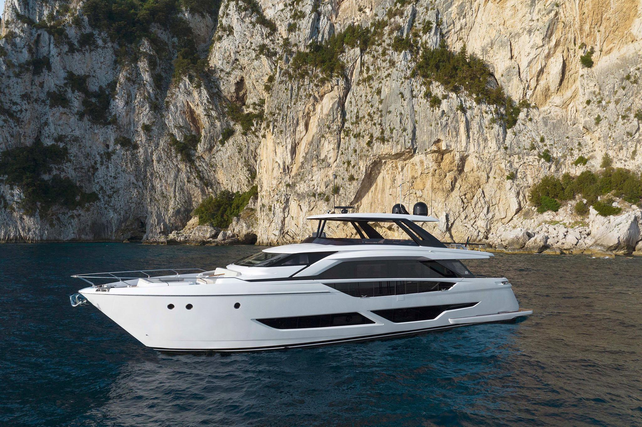 Ferretti 860
