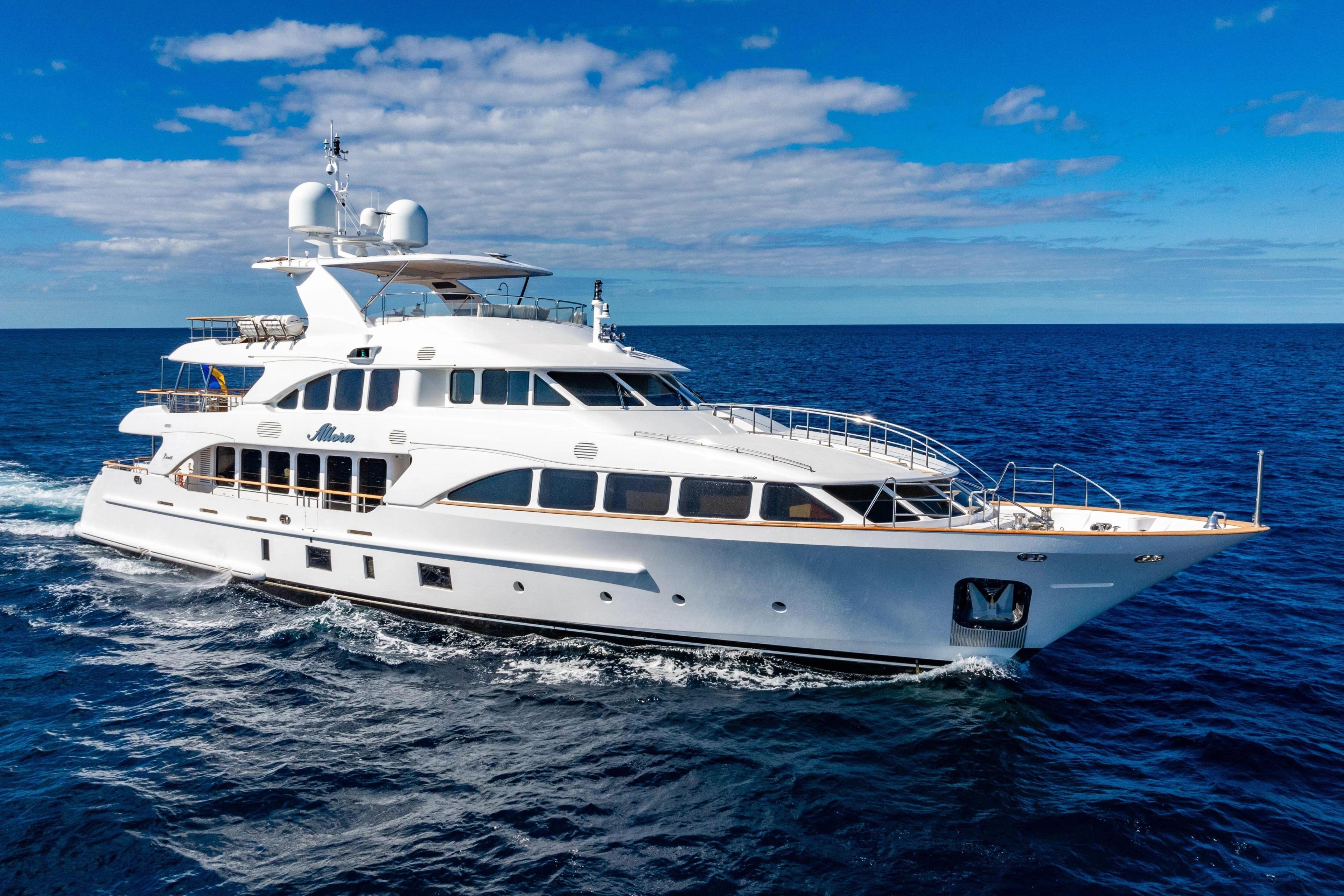 Benetti Classic 121