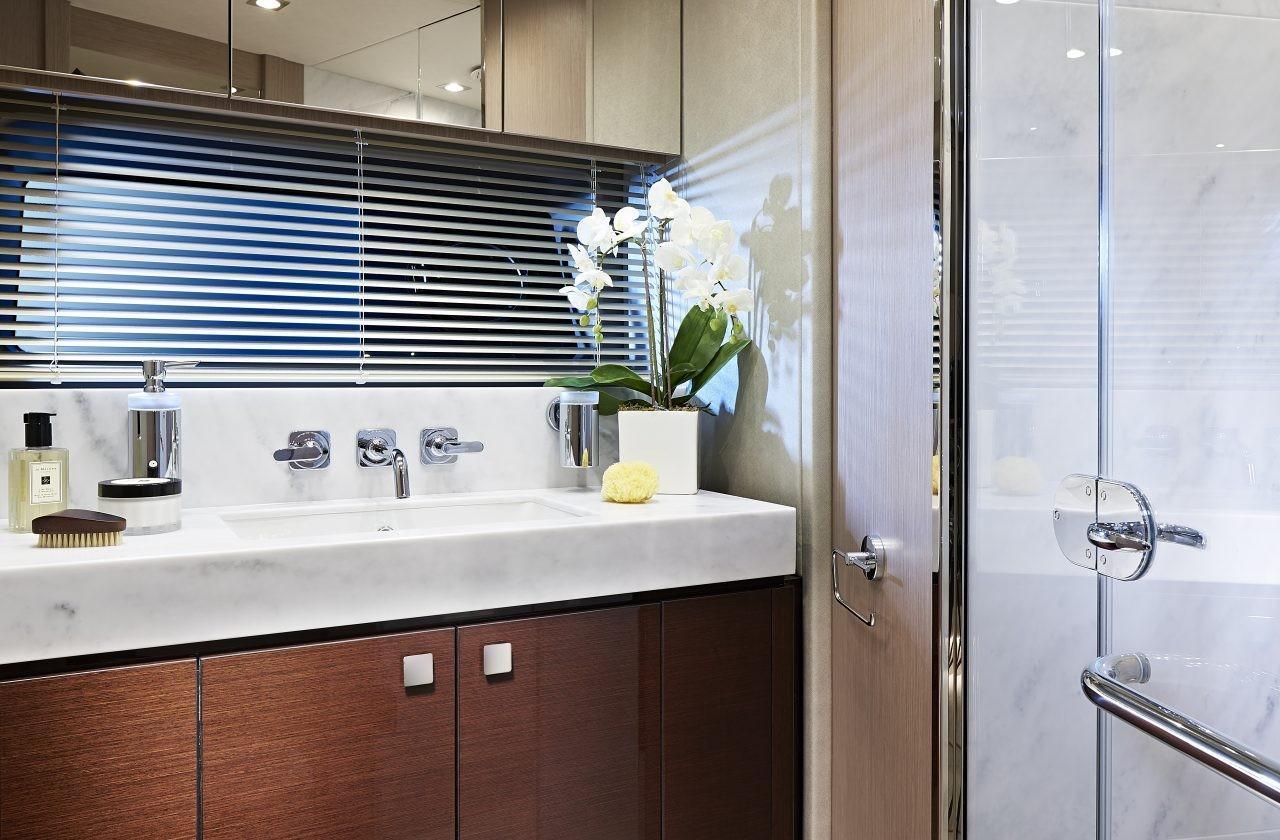 Sunseeker 76 Yacht