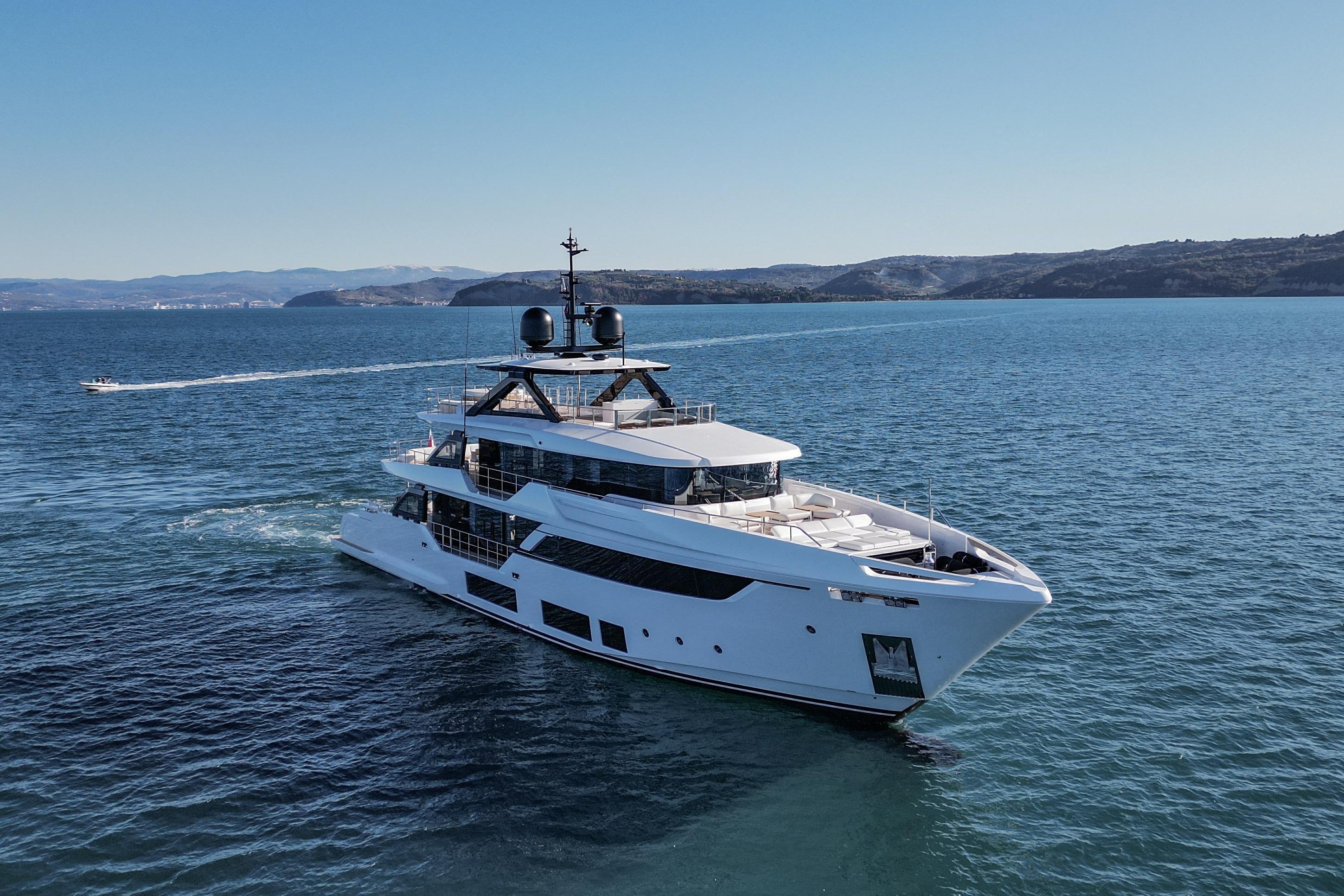 Custom Line Navetta 38