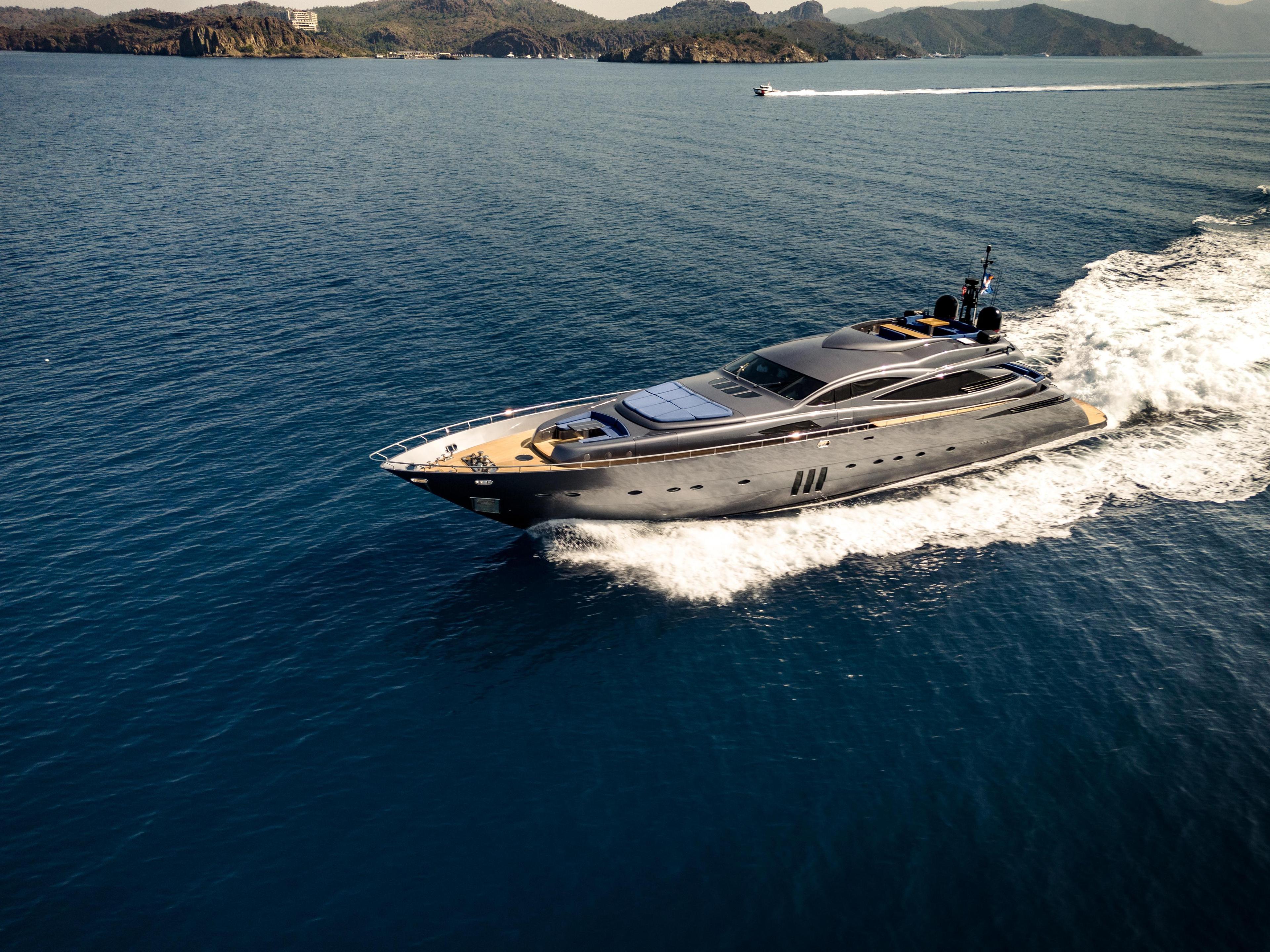 Pershing 115