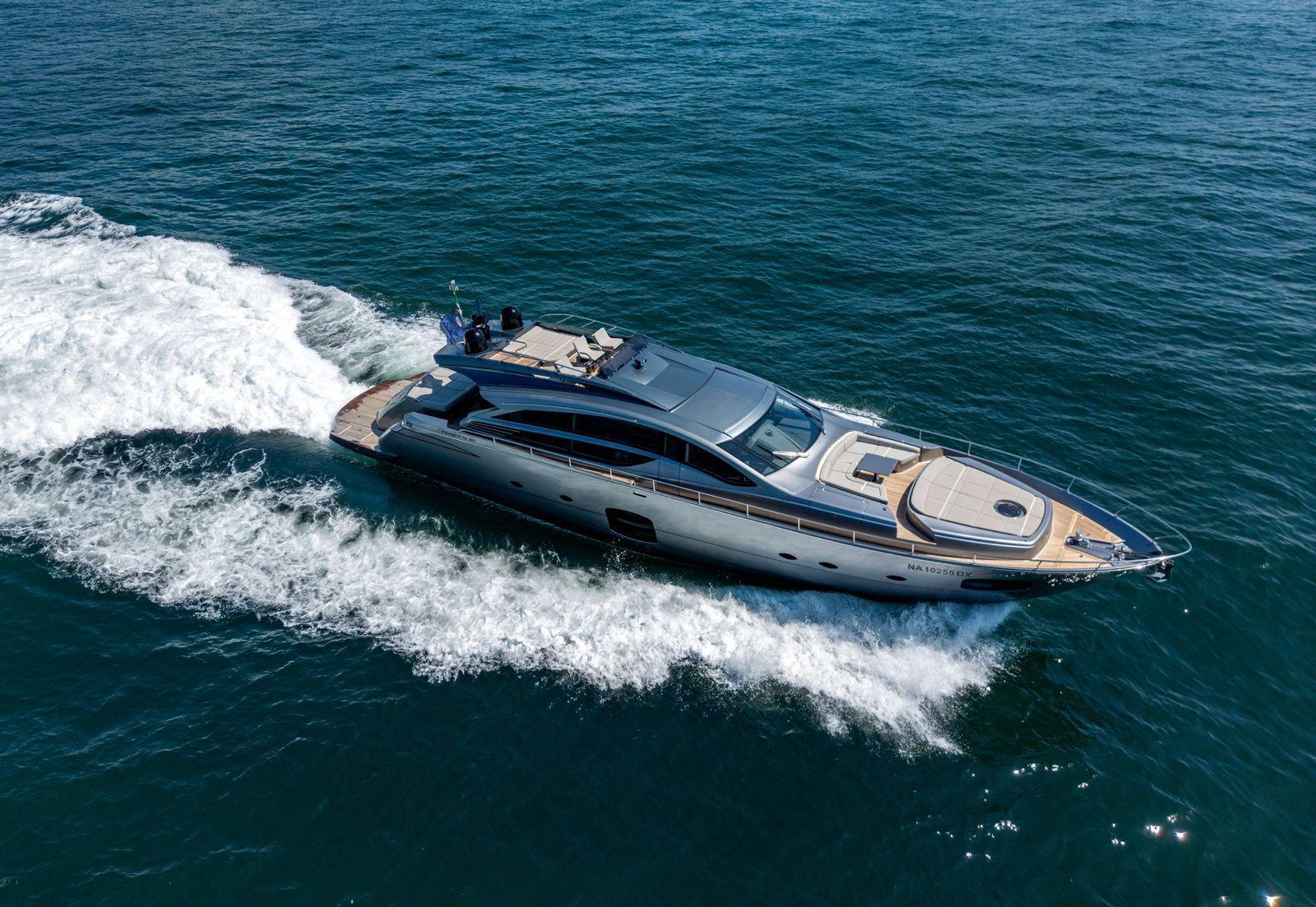Pershing 82