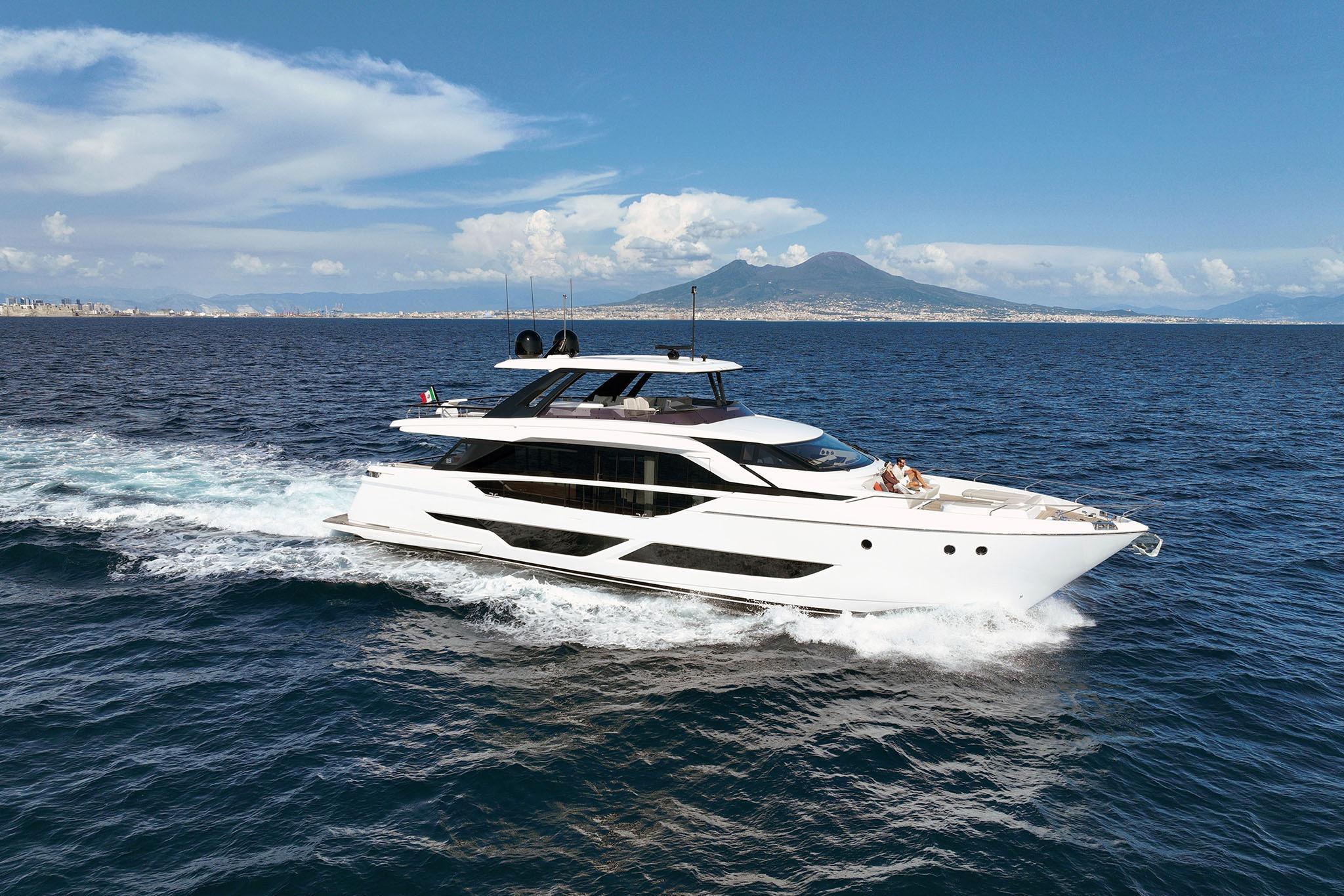 Ferretti 860