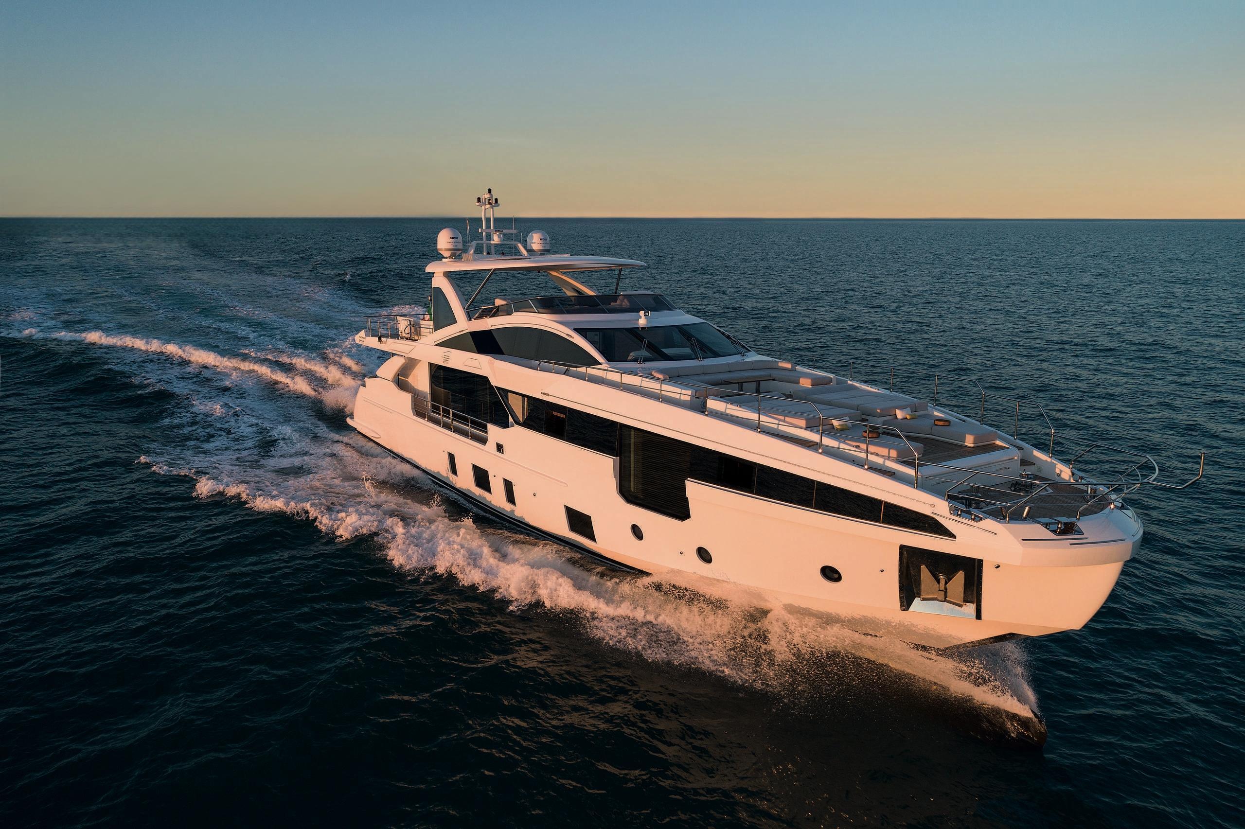 Azimut Grande 32M