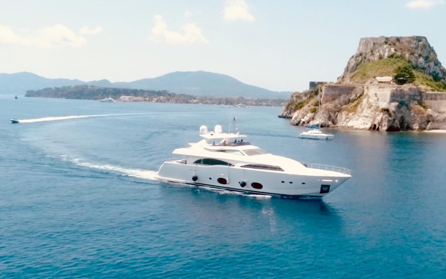 Ferretti Custom Line CL 97