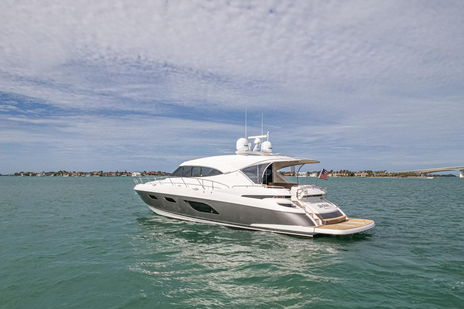 Riviera 6000 Sport Yacht