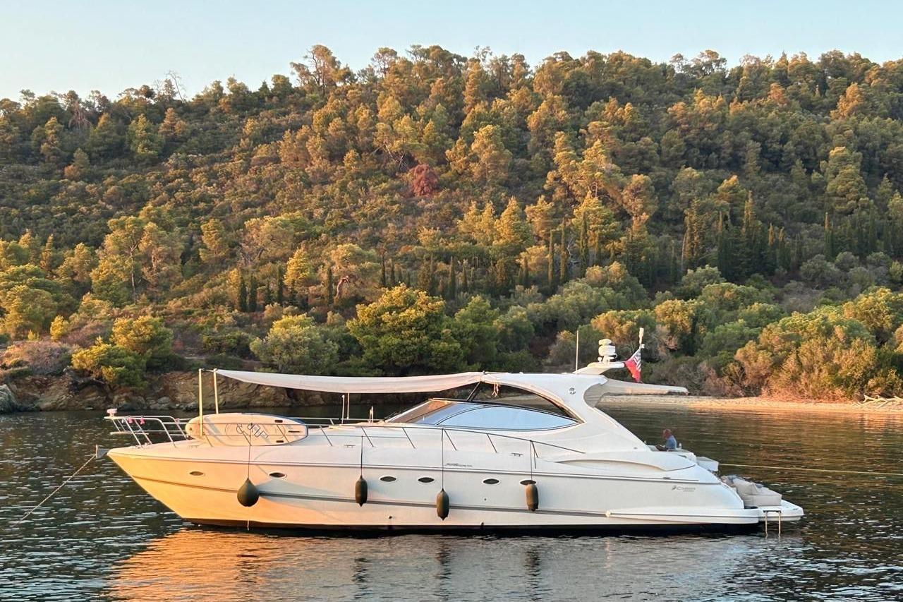 Cruisers Yachts 560 Express
