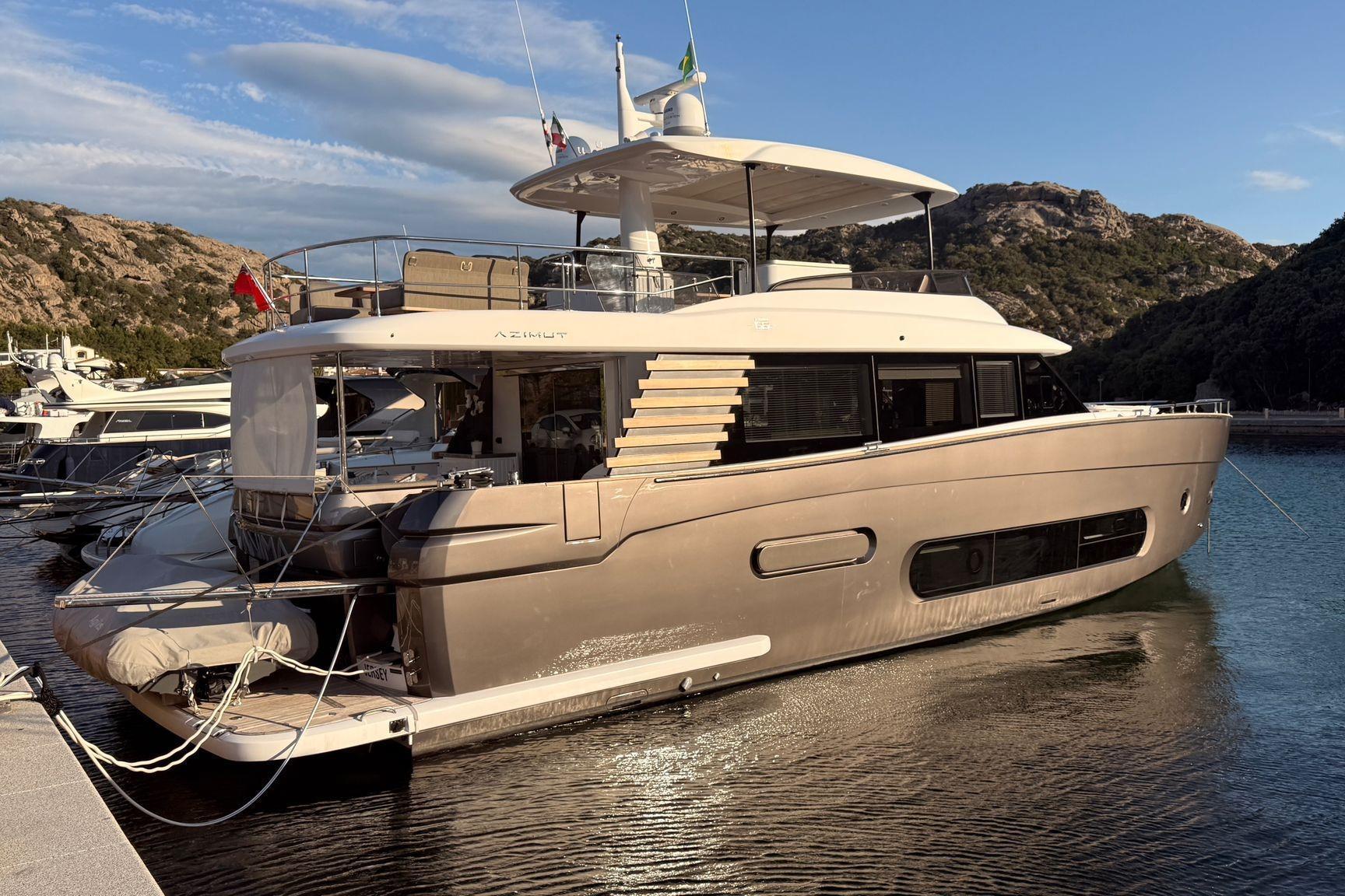 Azimut Magellano 66