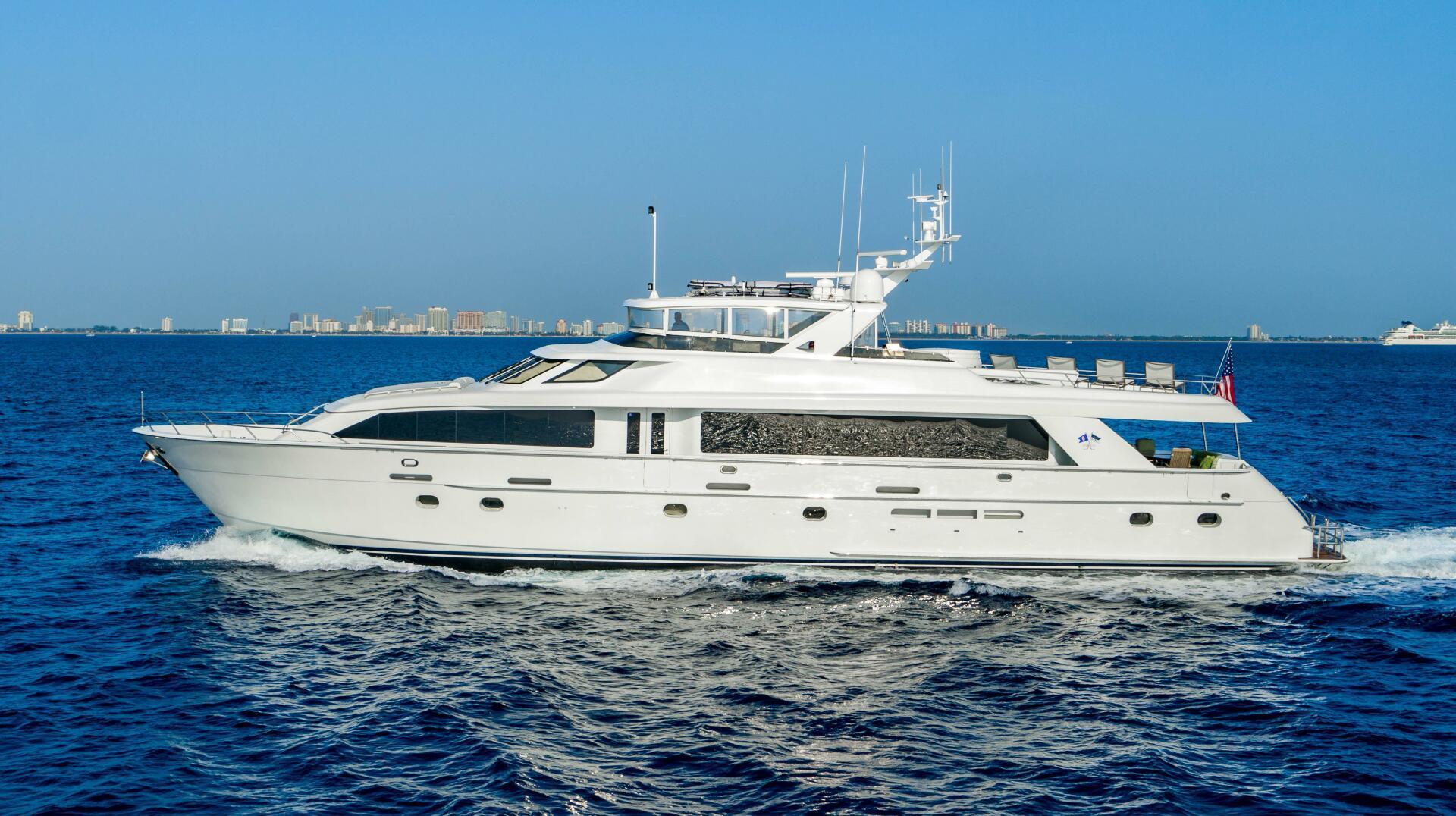 Hatteras 100 Motor Yacht