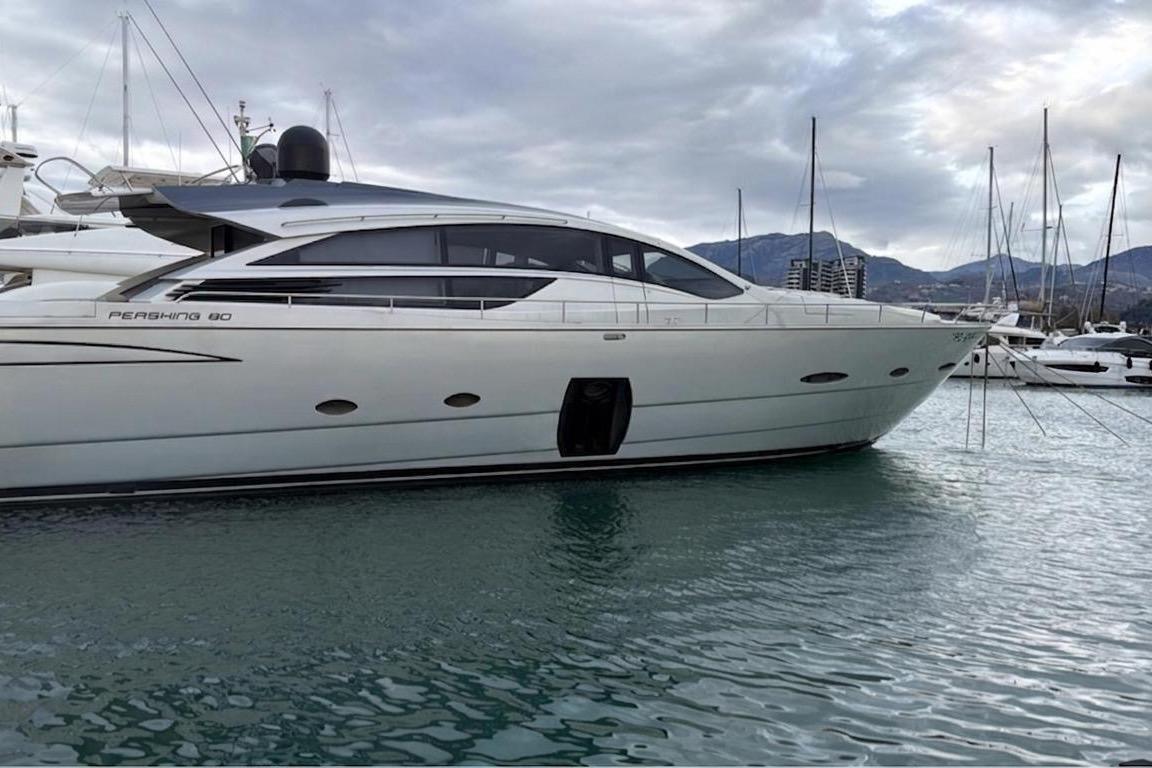 Pershing 80