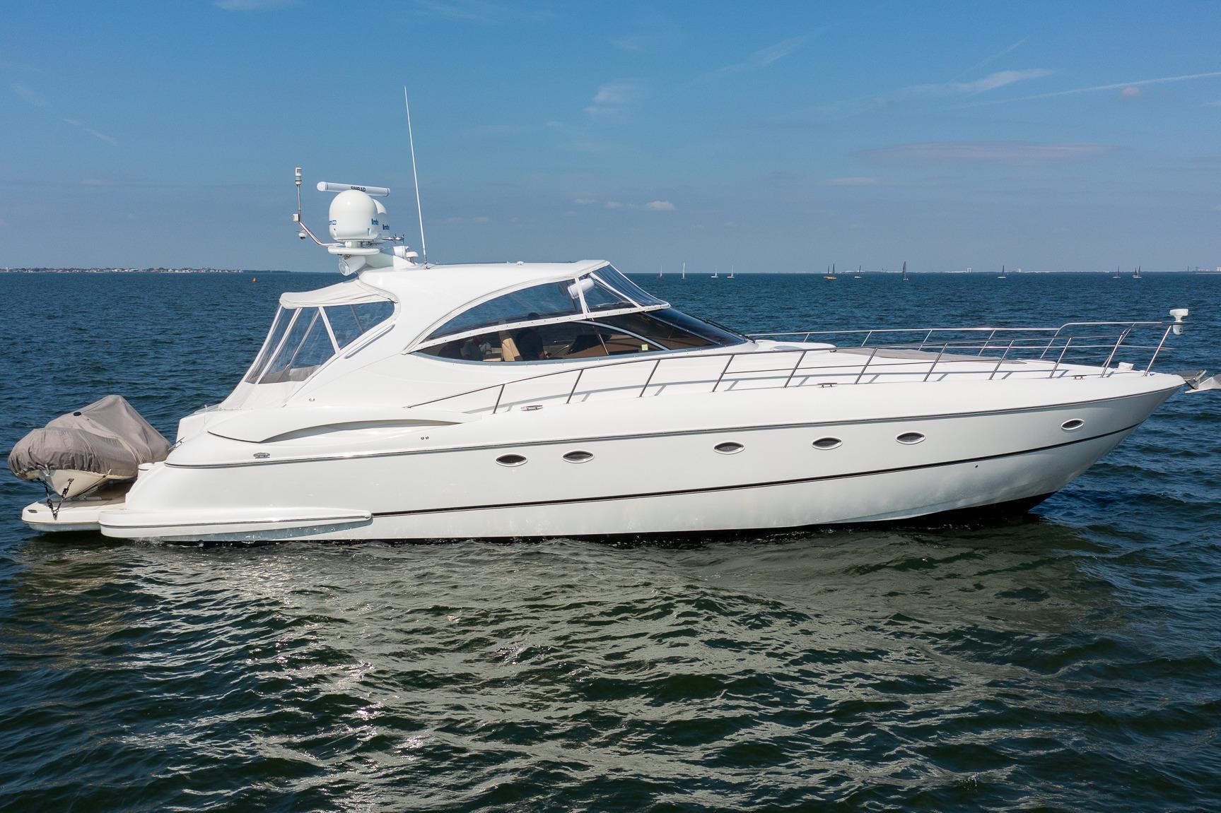 Cruisers Yachts 5370 Express