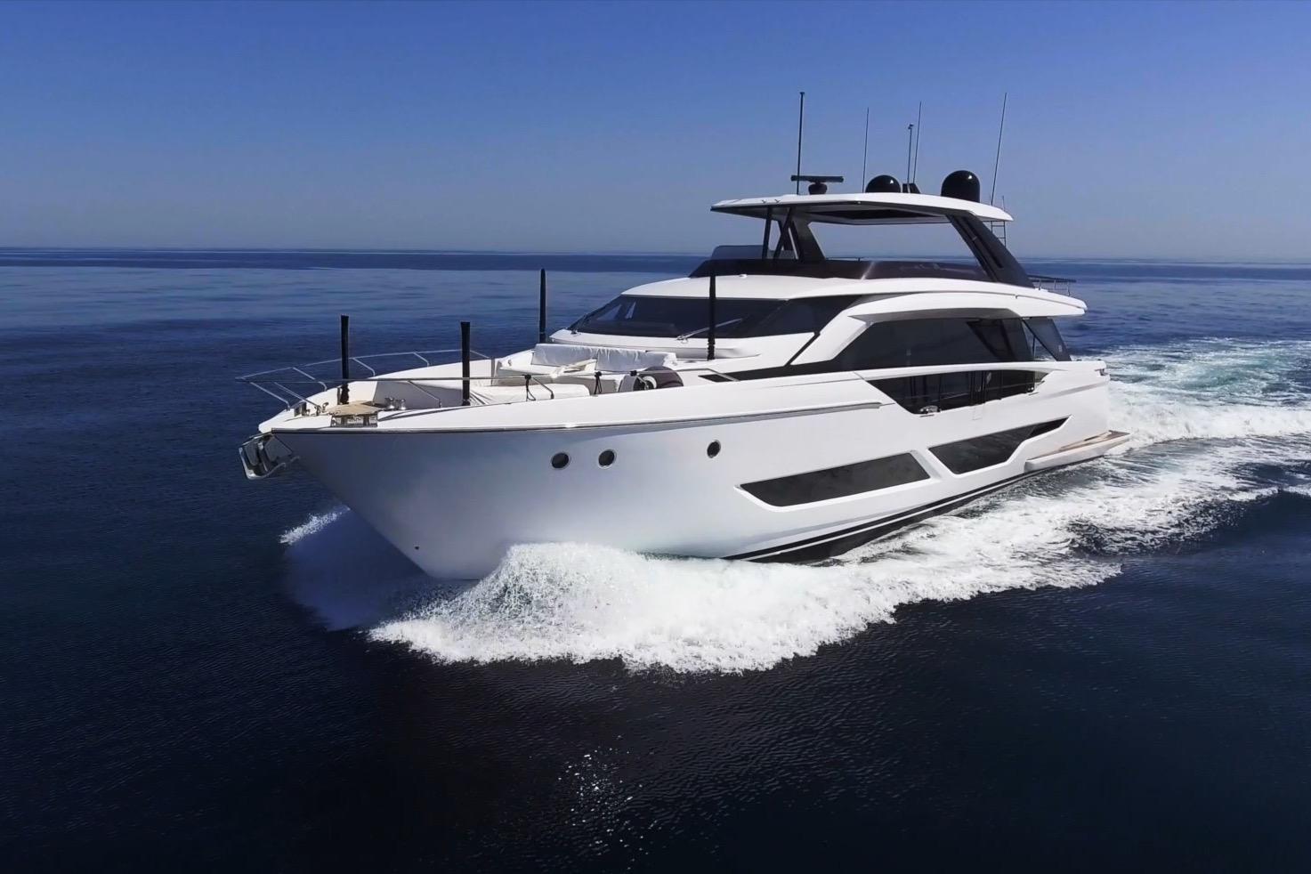 Ferretti 860
