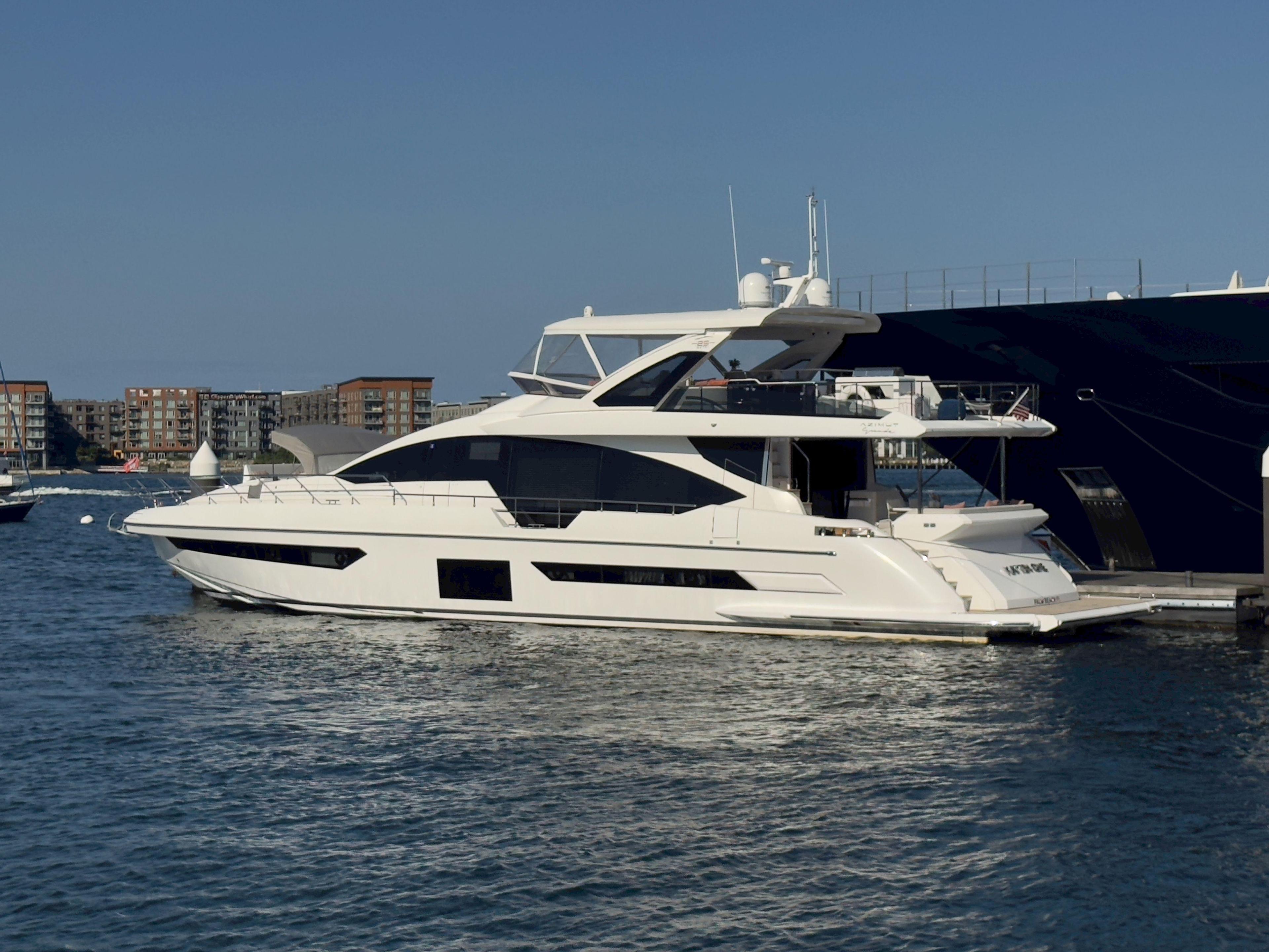 Azimut Grande 25M