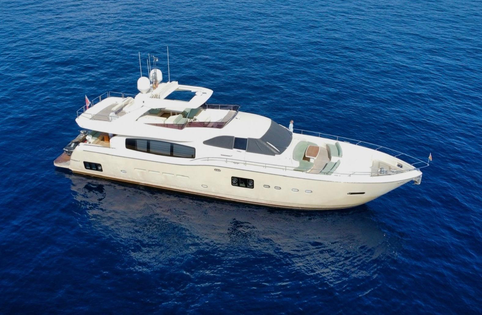 Ferretti Altura 840