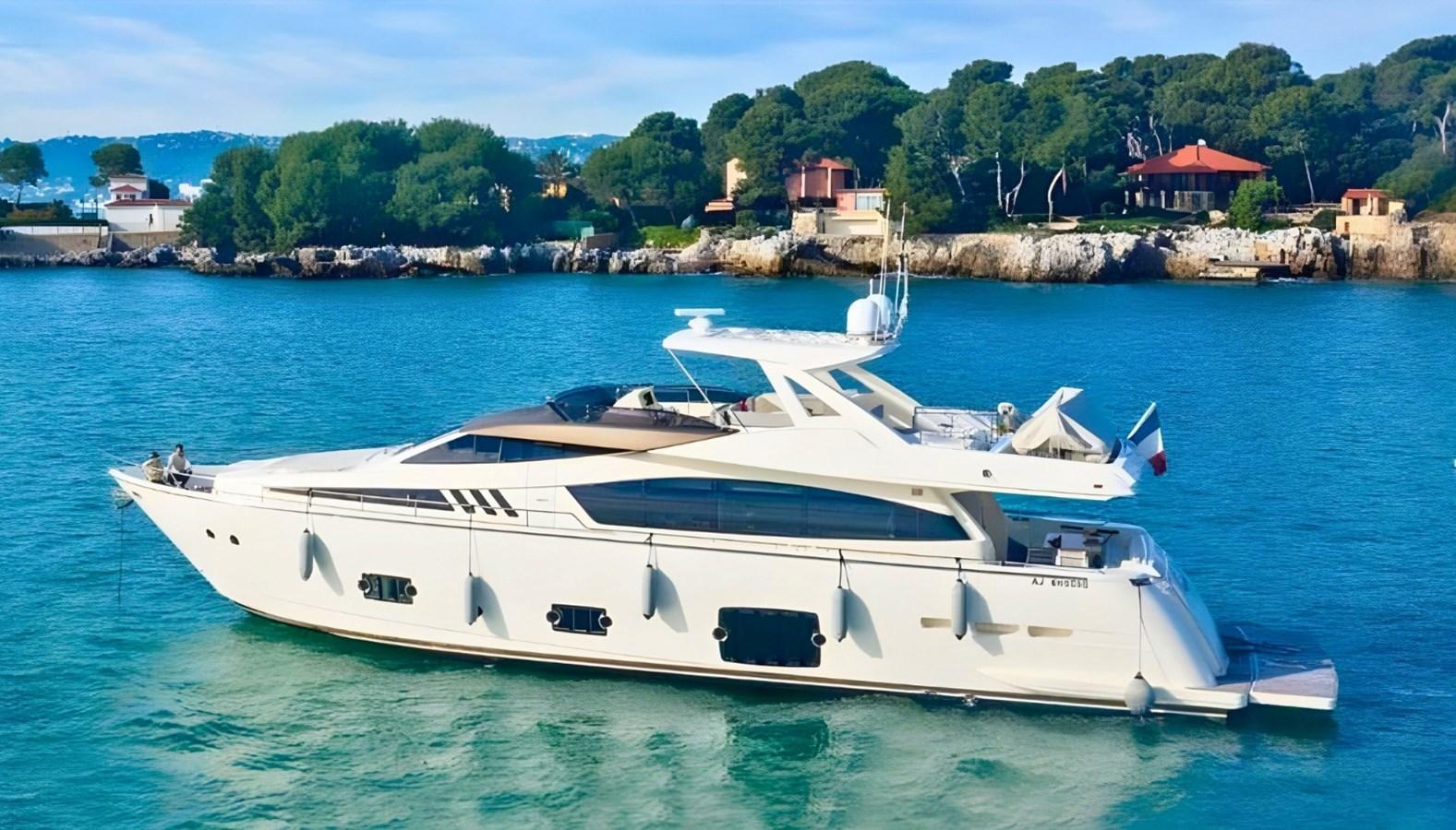 Ferretti 800