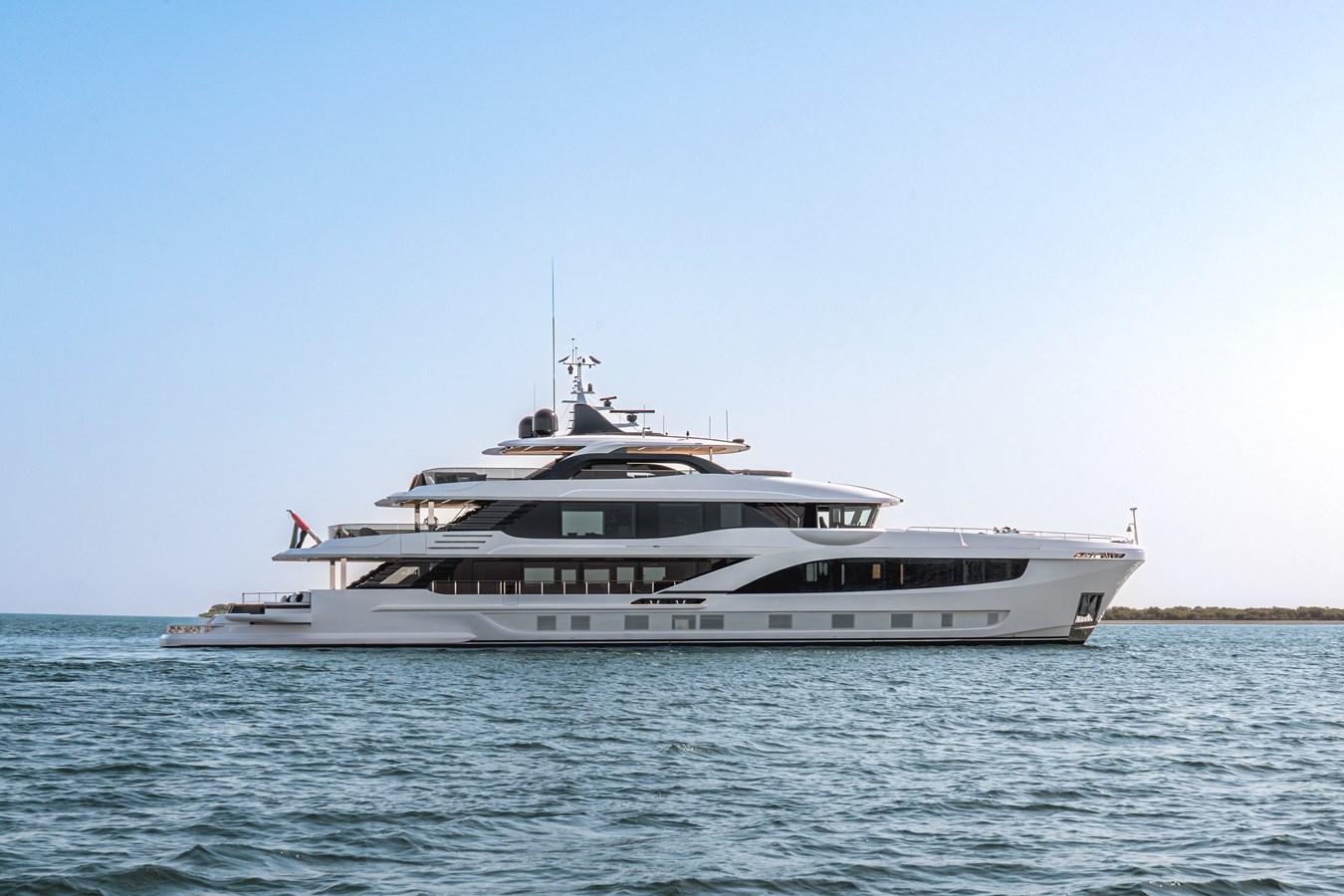 Majesty Yachts Flybridge