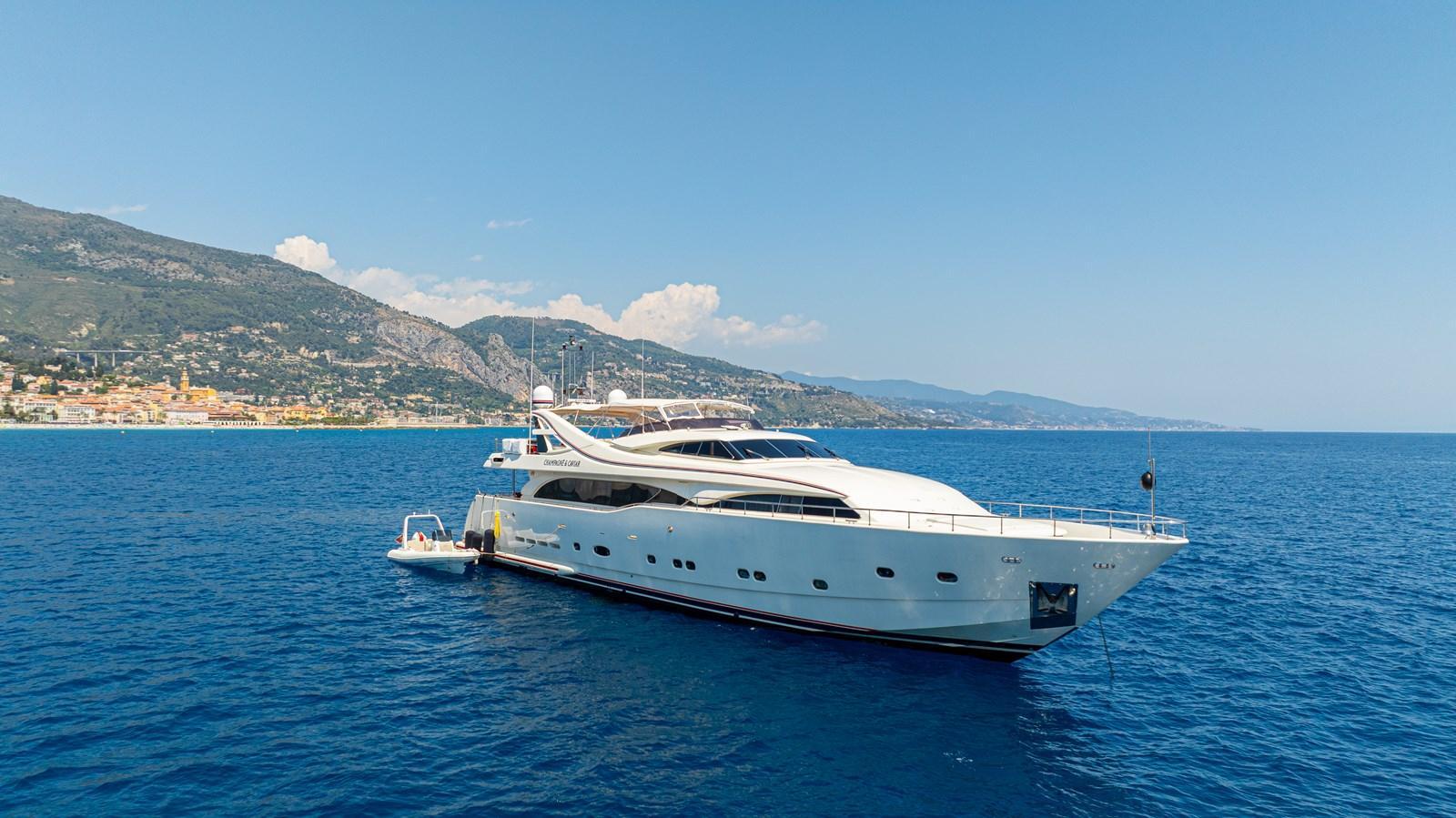 Ferretti Custom Line 112