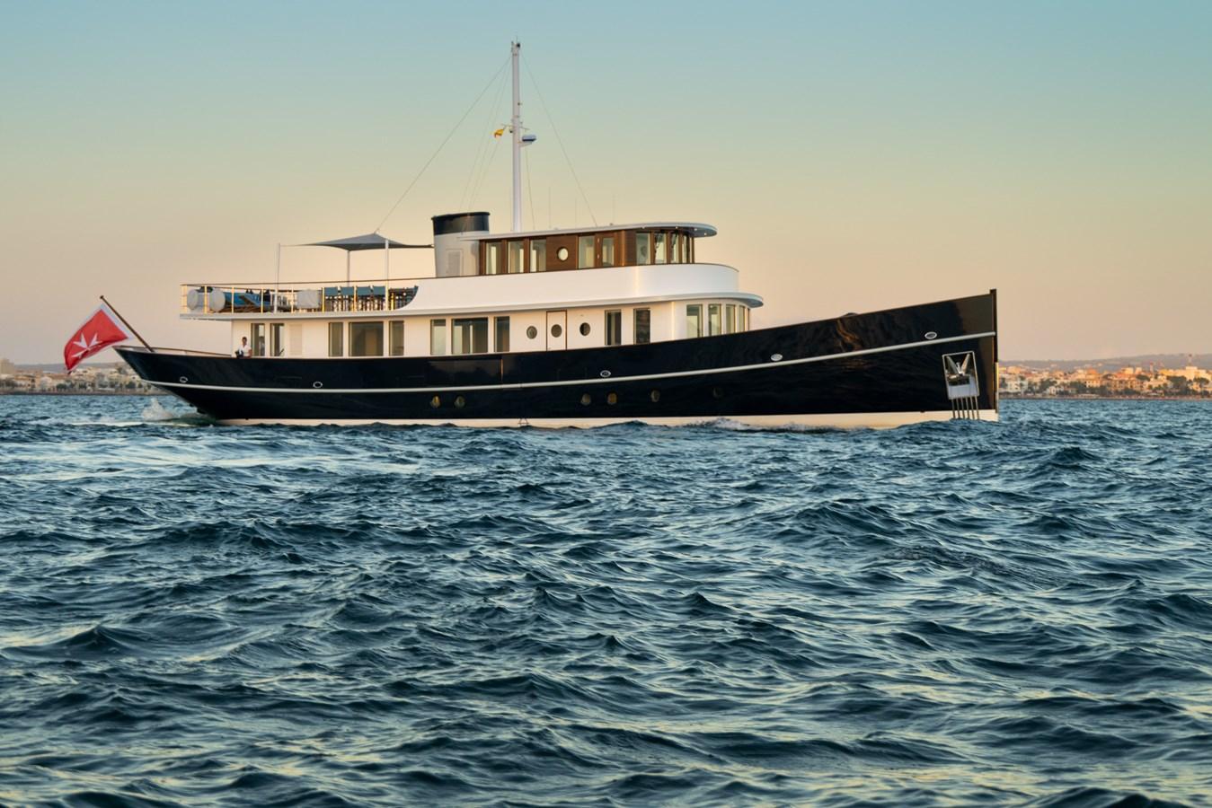 SES Yachts Hoek Custom Modern Classic