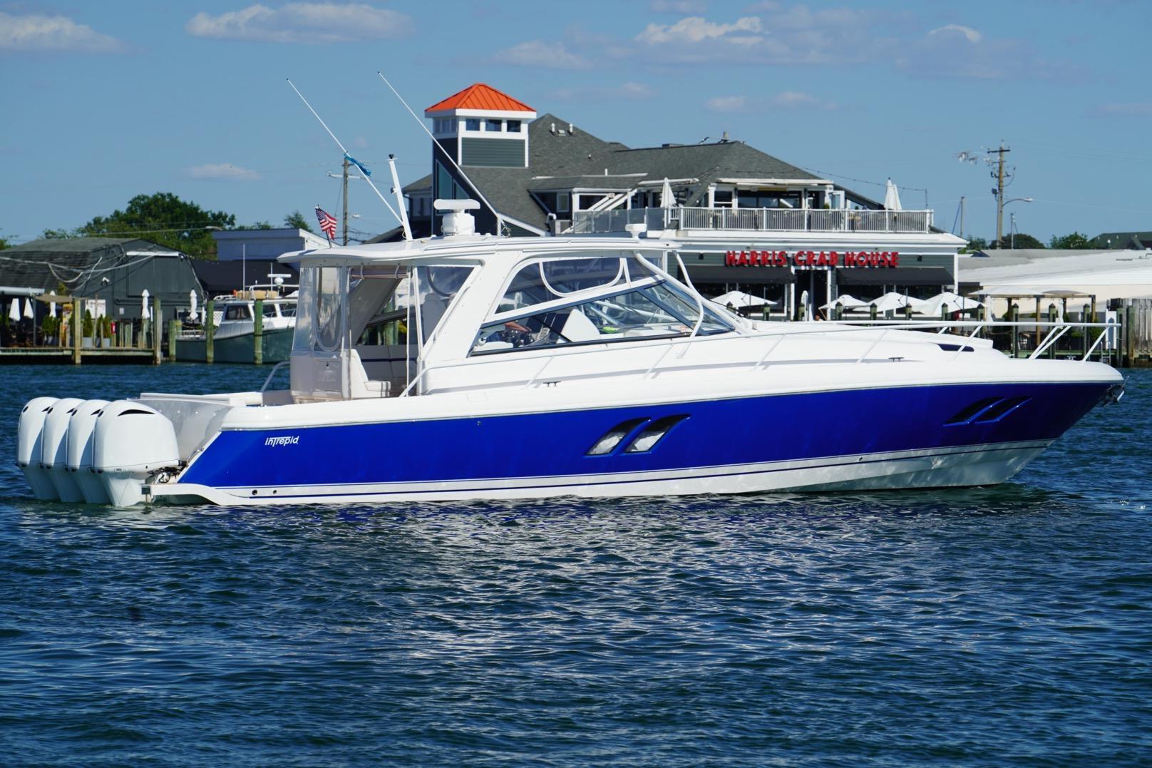 Intrepid 475 Sport Yacht