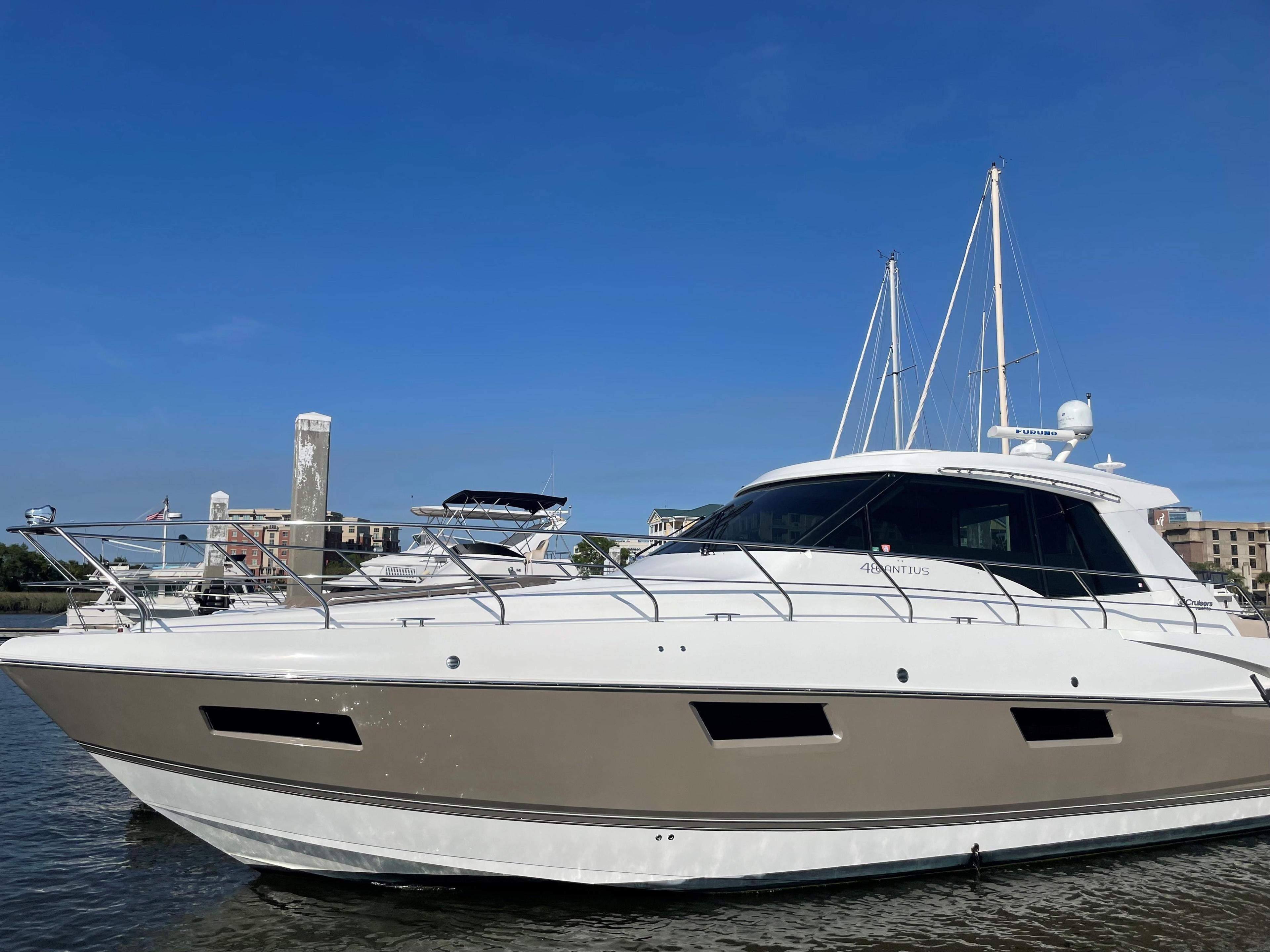 Cruisers Yachts 48 Cantius