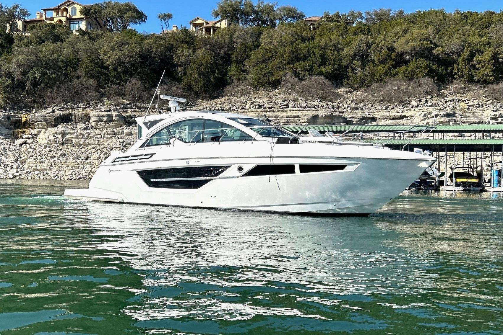 Cruisers Yachts 50 Cantius
