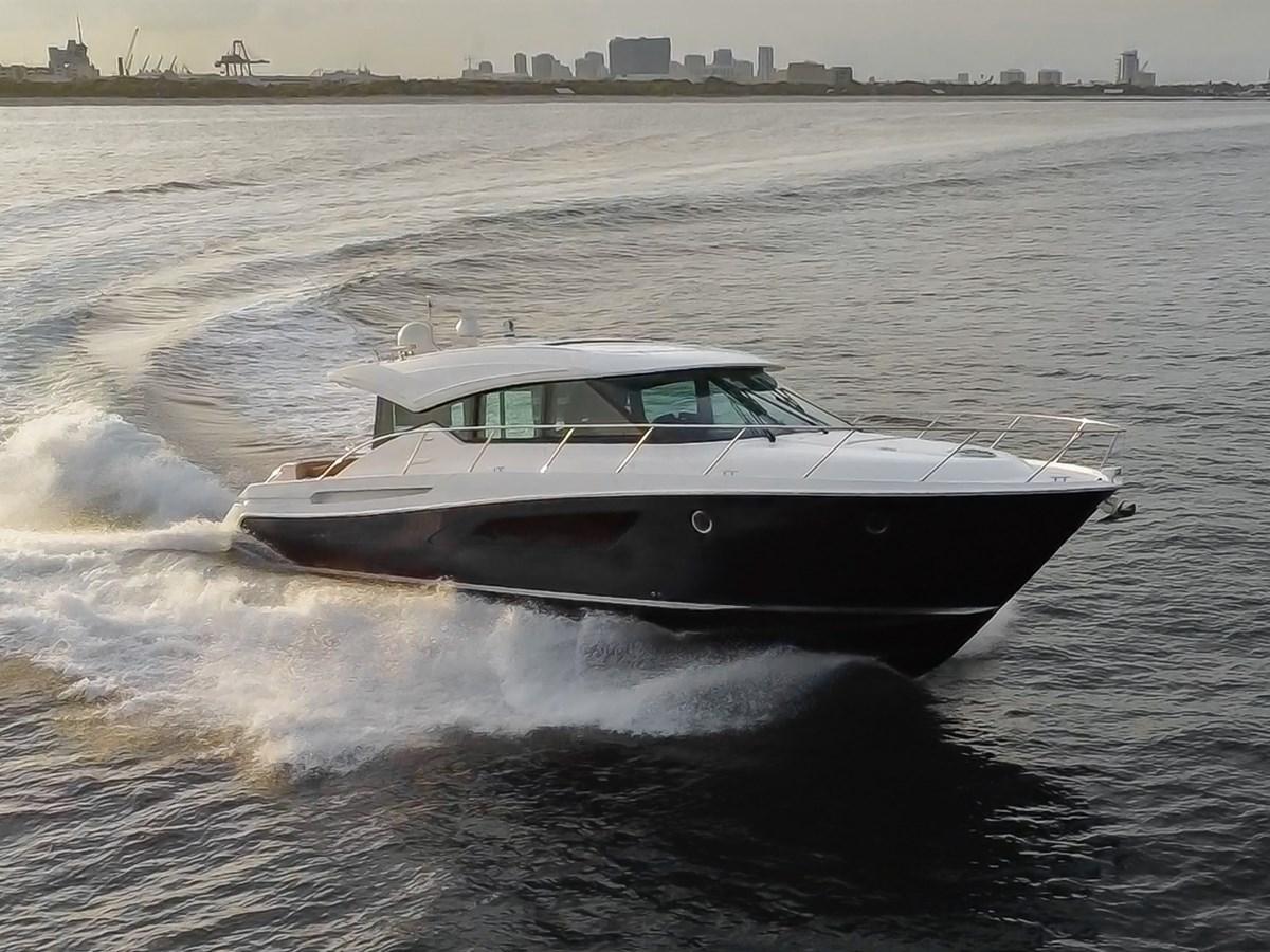 Tiara Yachts C53 Coupe