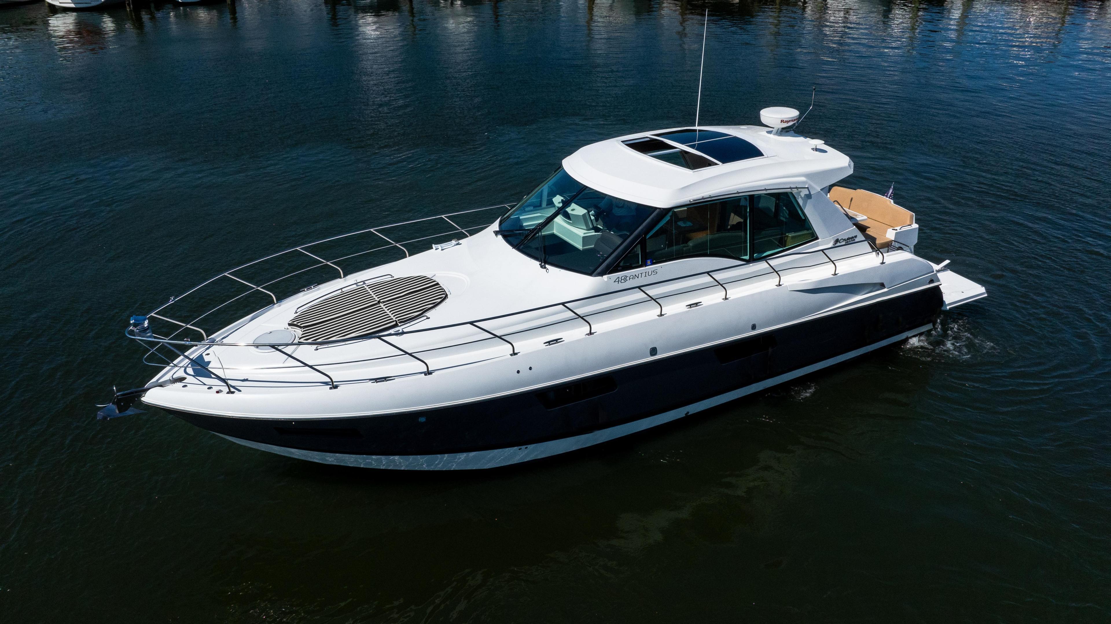 Cruisers Yachts 48 Cantius