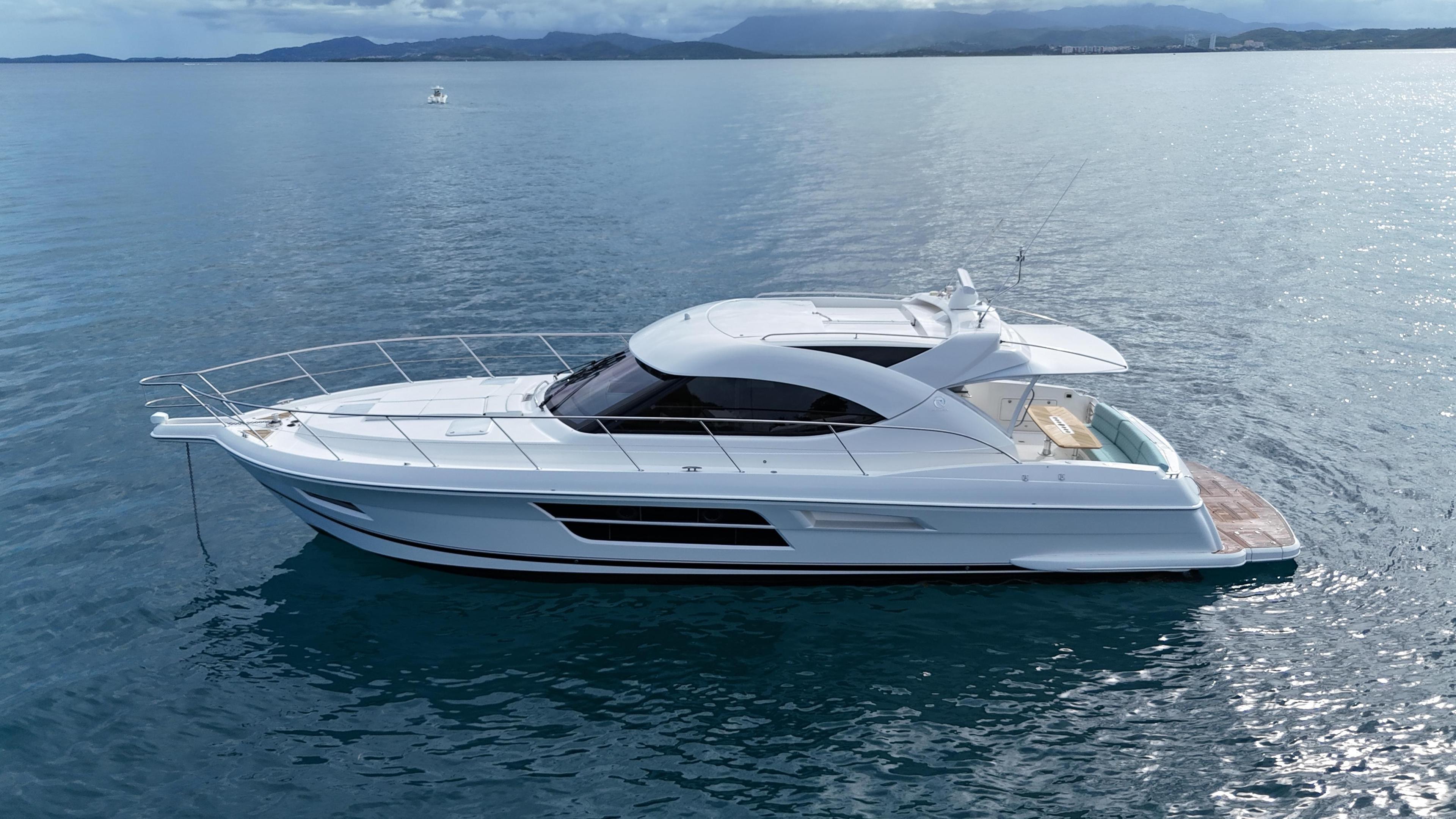 Riviera 5000 Sport Yacht