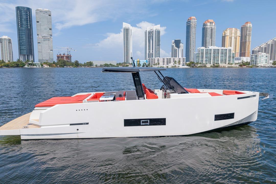 De Antonio Yachts D42 Open