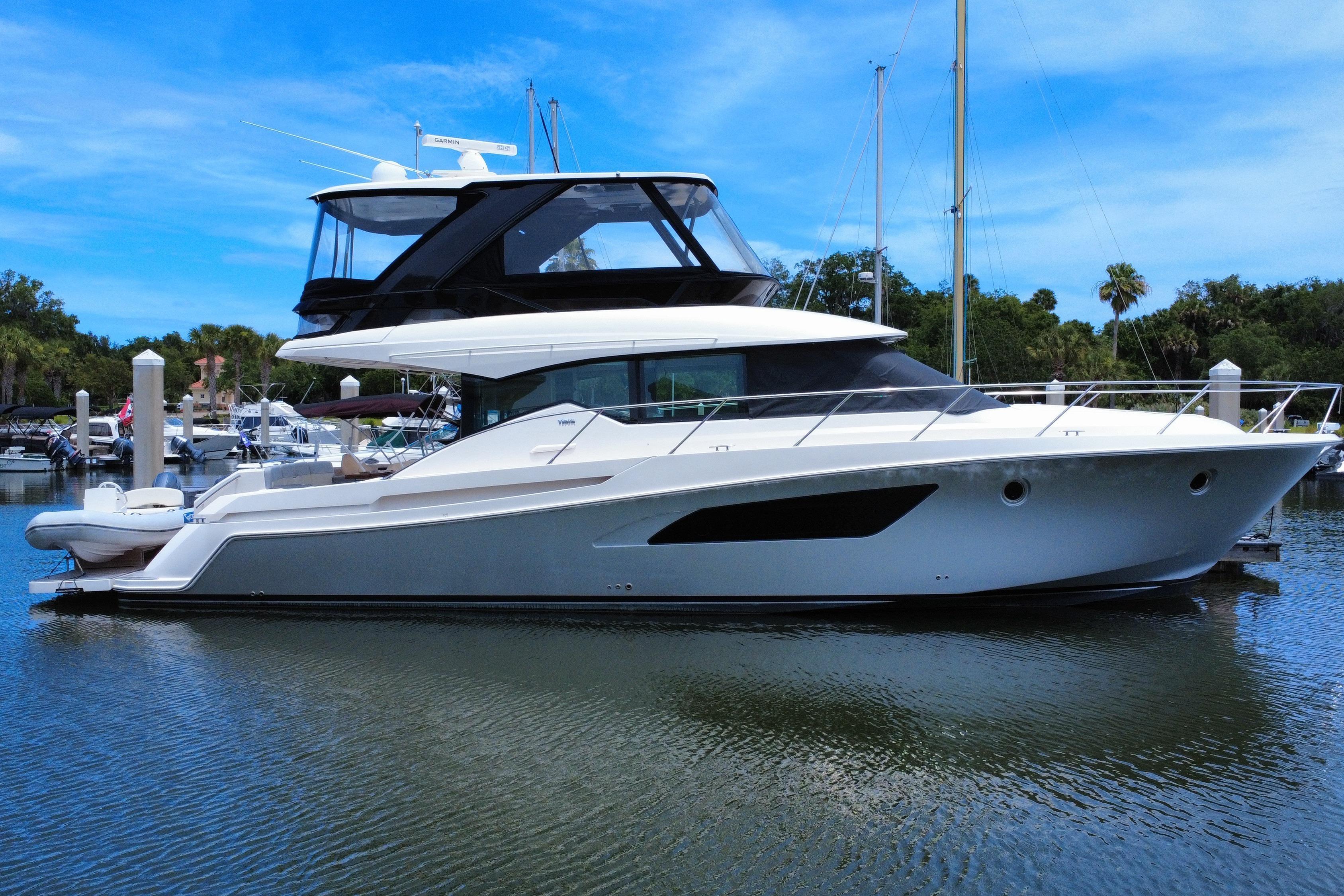 Tiara Yachts F53 Flybridge
