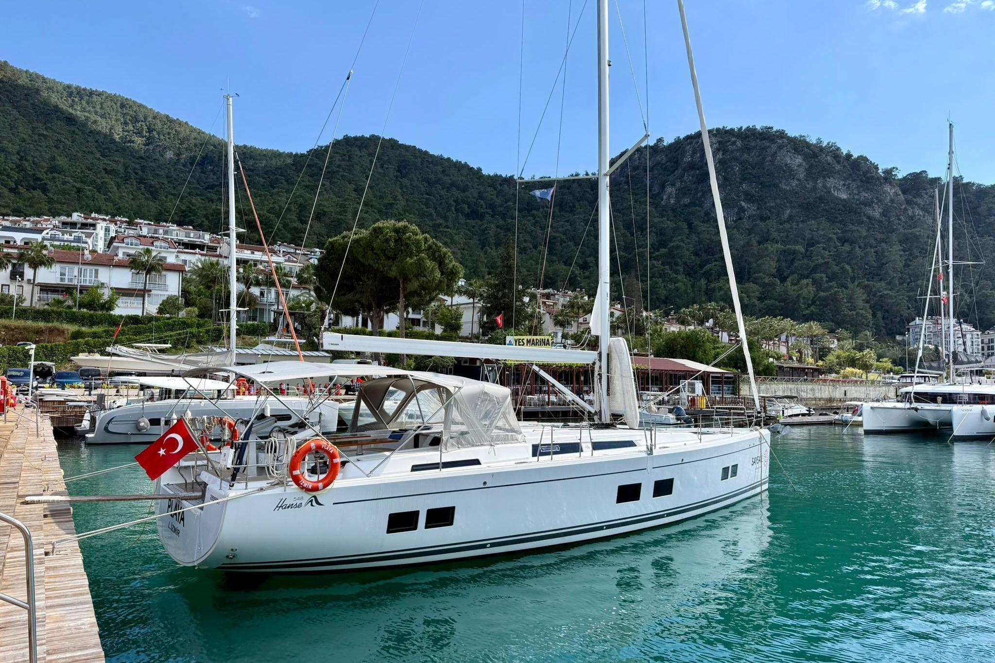 Hanse 548