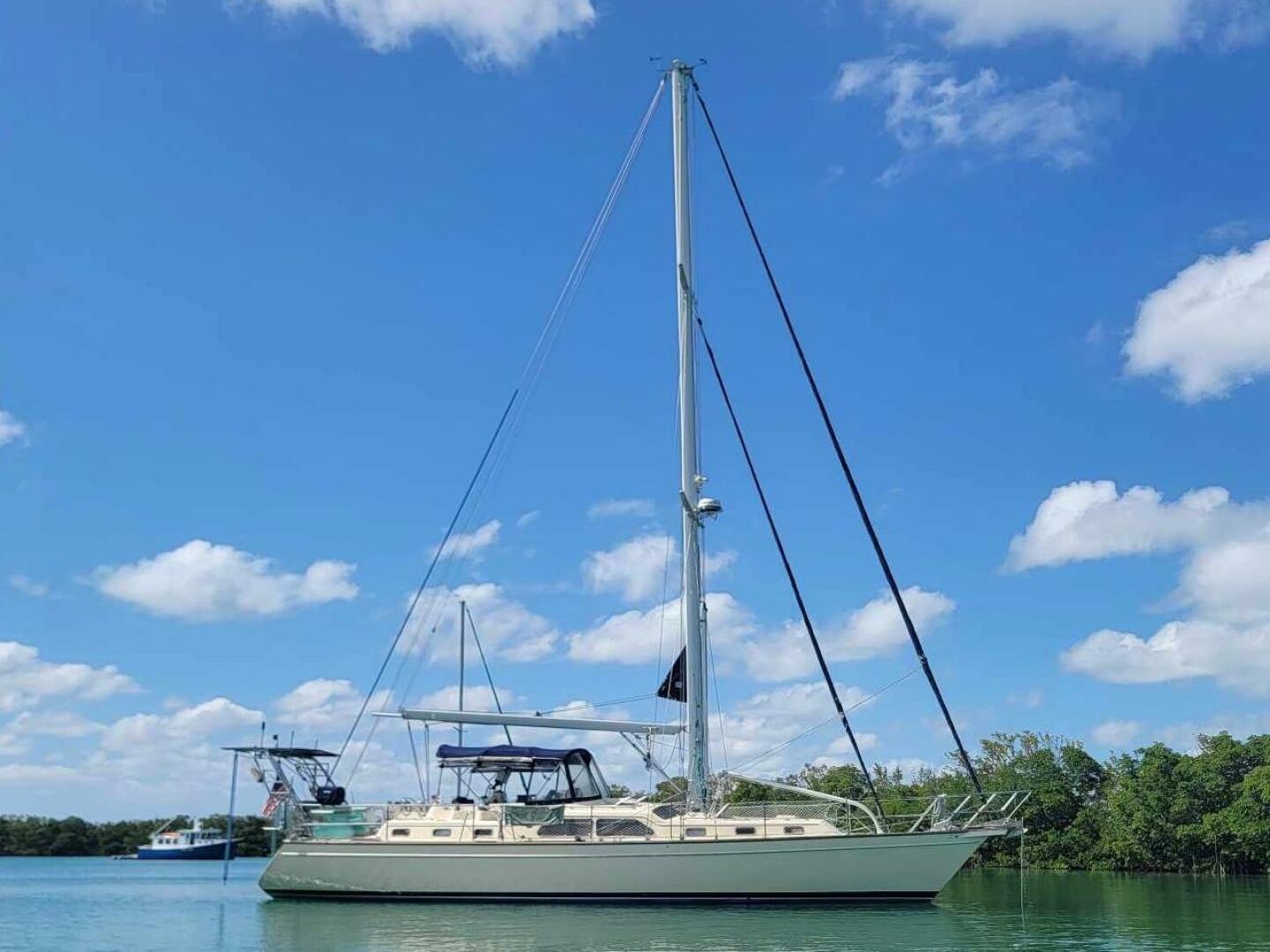 Island Packet 485