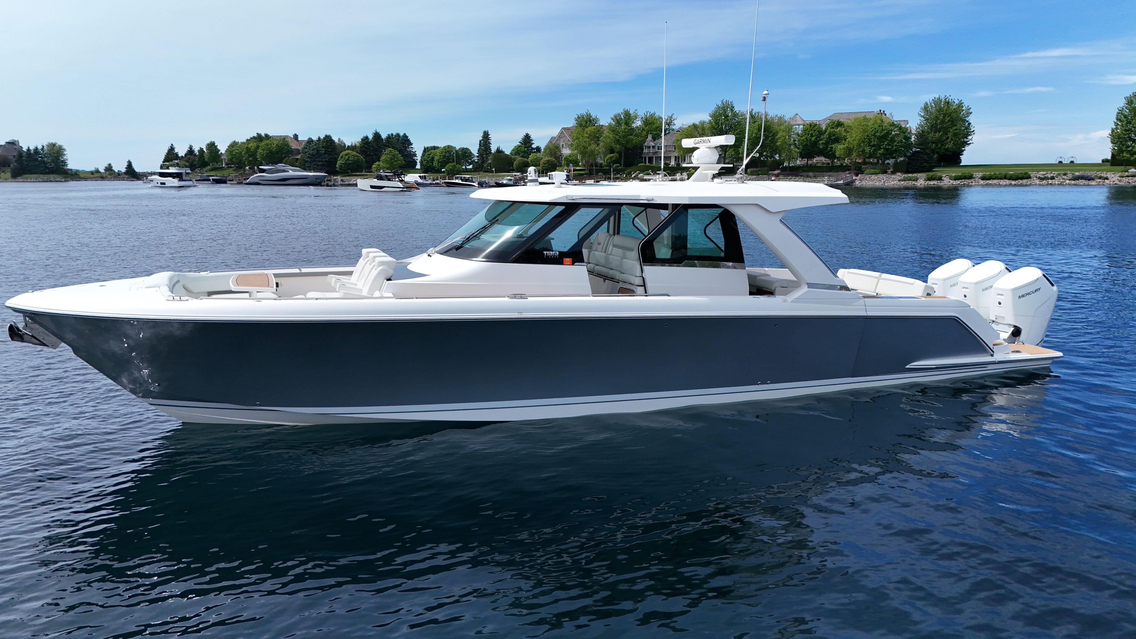 Tiara Yachts 48 LS