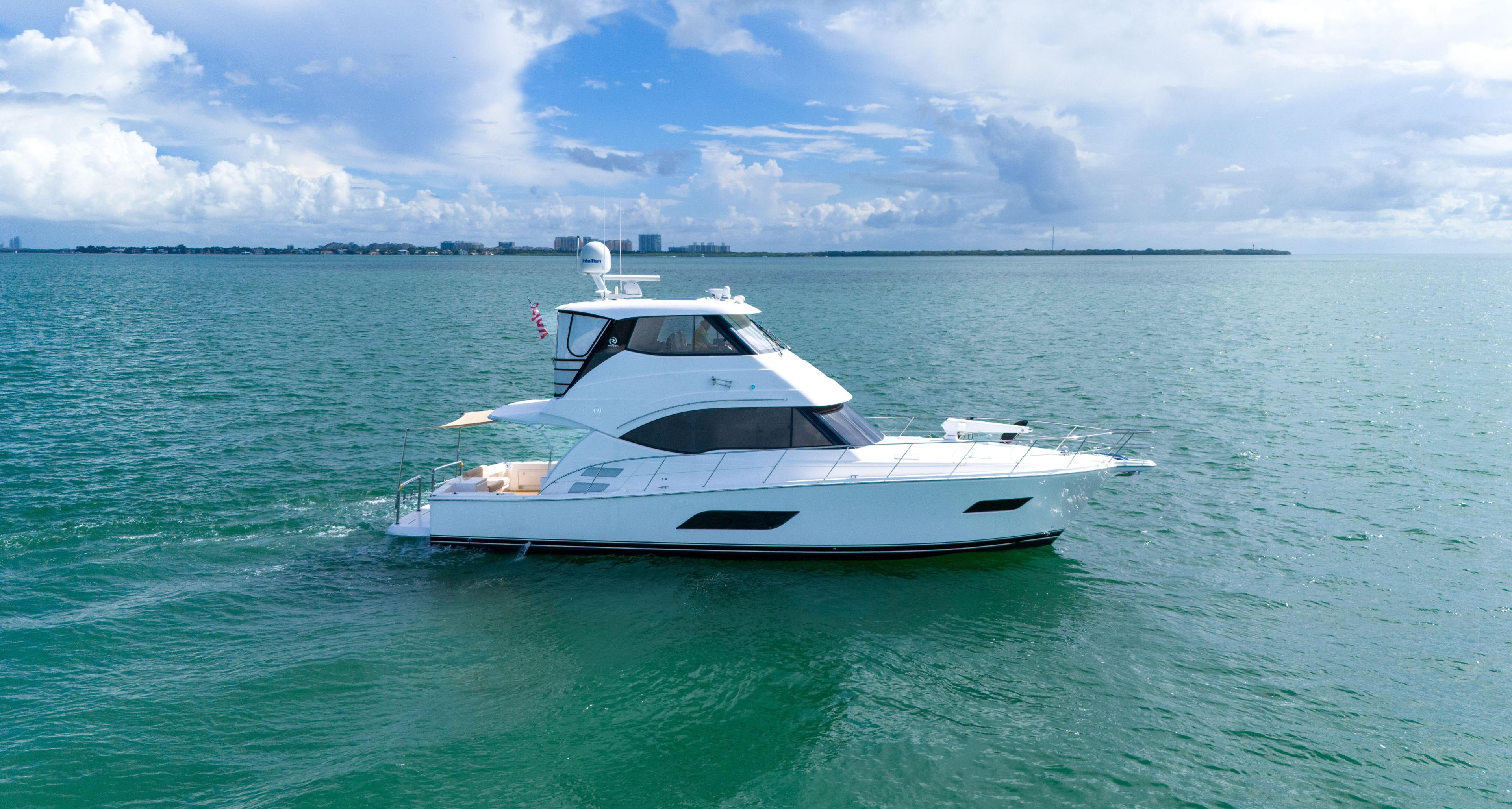 Riviera 52 Enclosed Flybridge