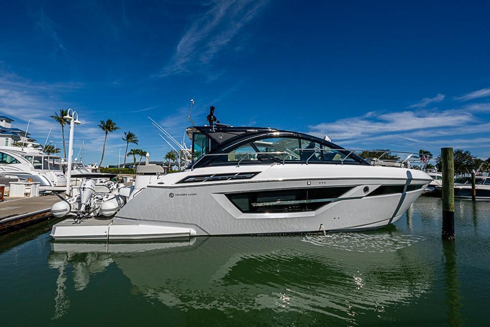 Cruisers Yachts 50 Cantius