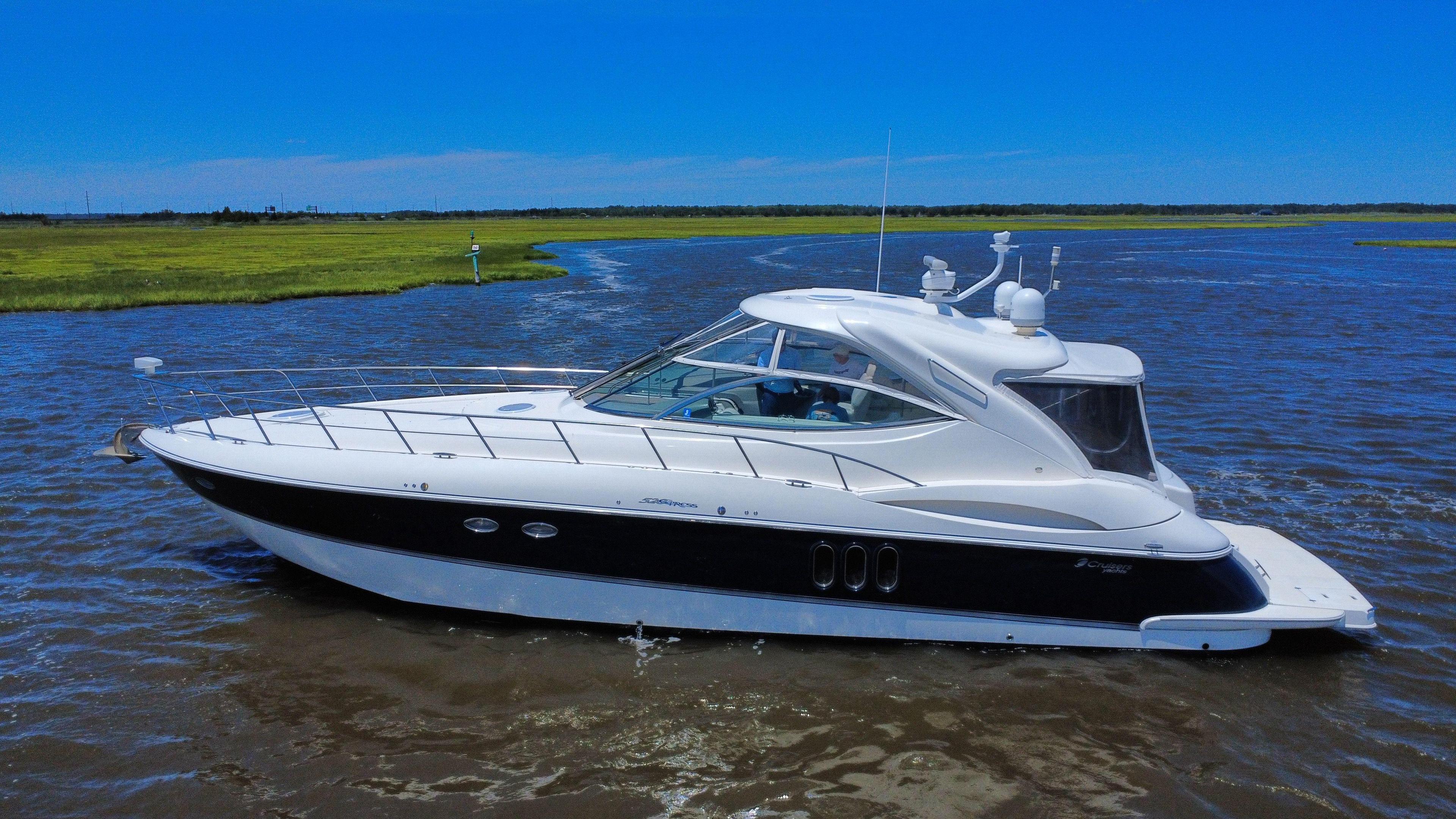 Cruisers Yachts 520 Express