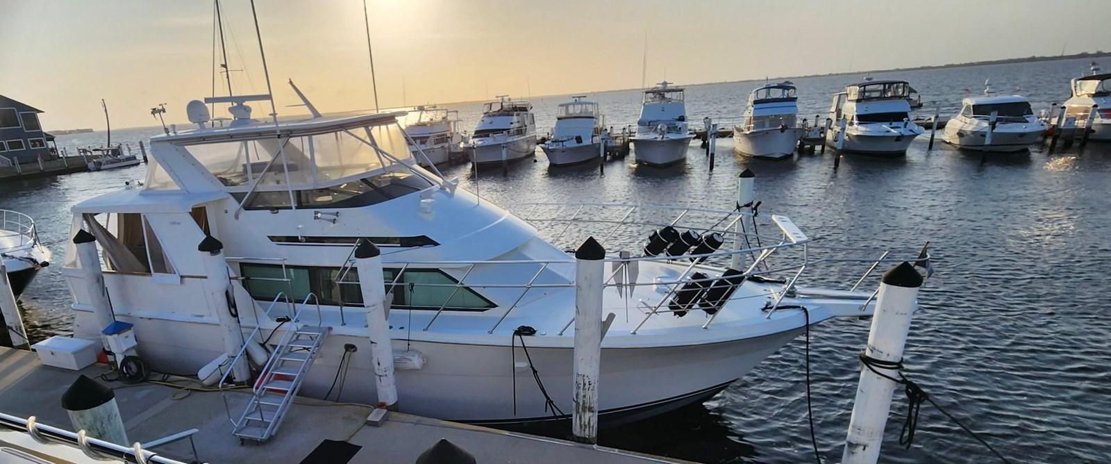 Hatteras 50 Sport Deck