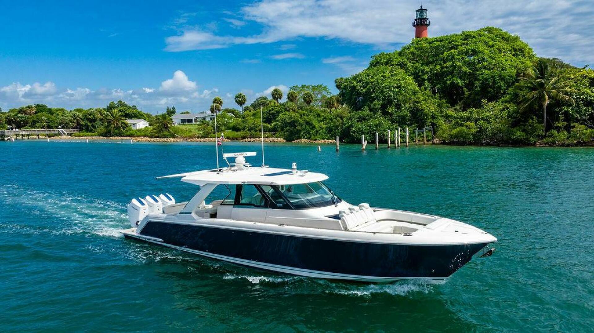 Tiara Yachts 48 LS