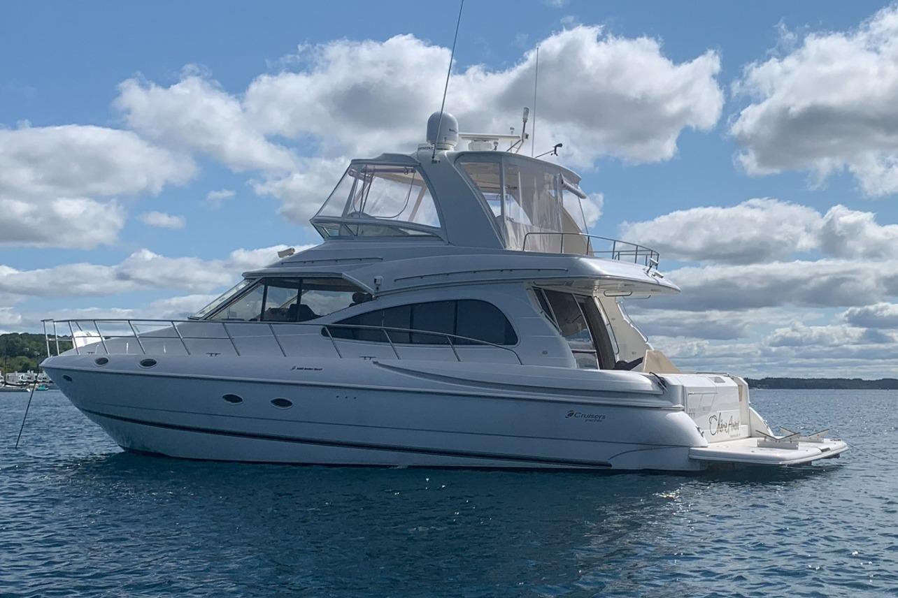 Cruisers Yachts 5000 Sedan Sport