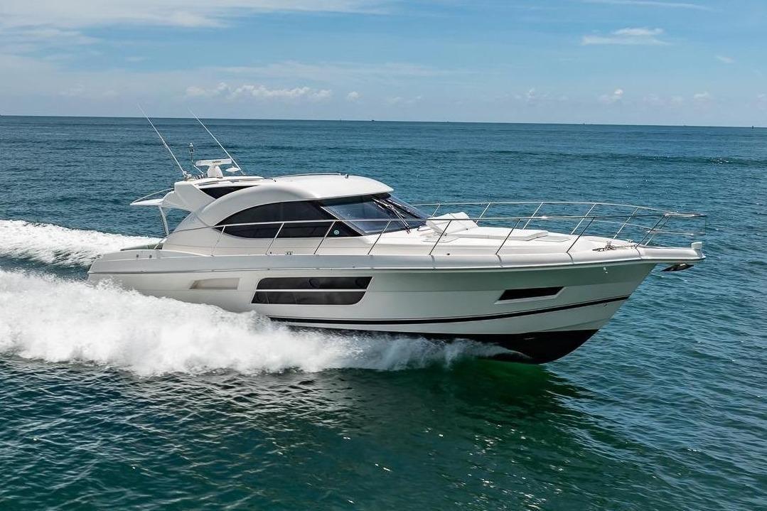 Riviera 5000 Sport Yacht