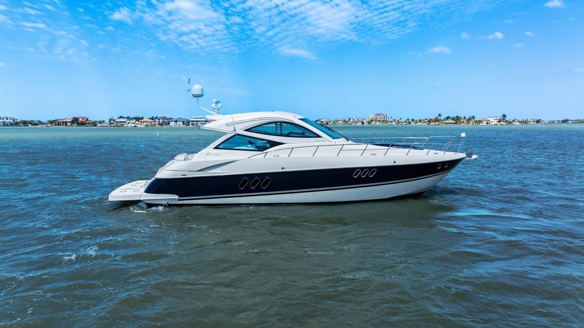 Cruisers Yachts 540 Coupe