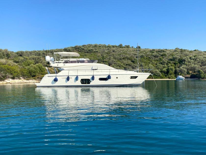 Ferretti 570
