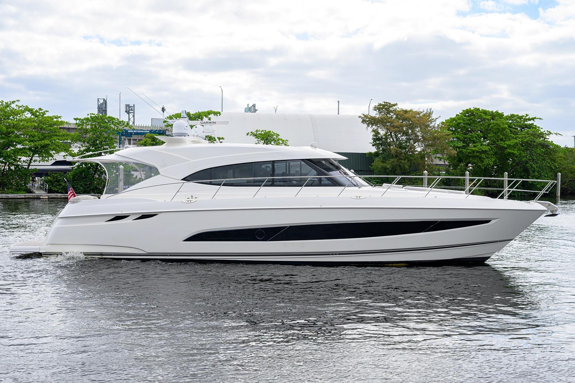 Riviera 5400 Sport Yacht