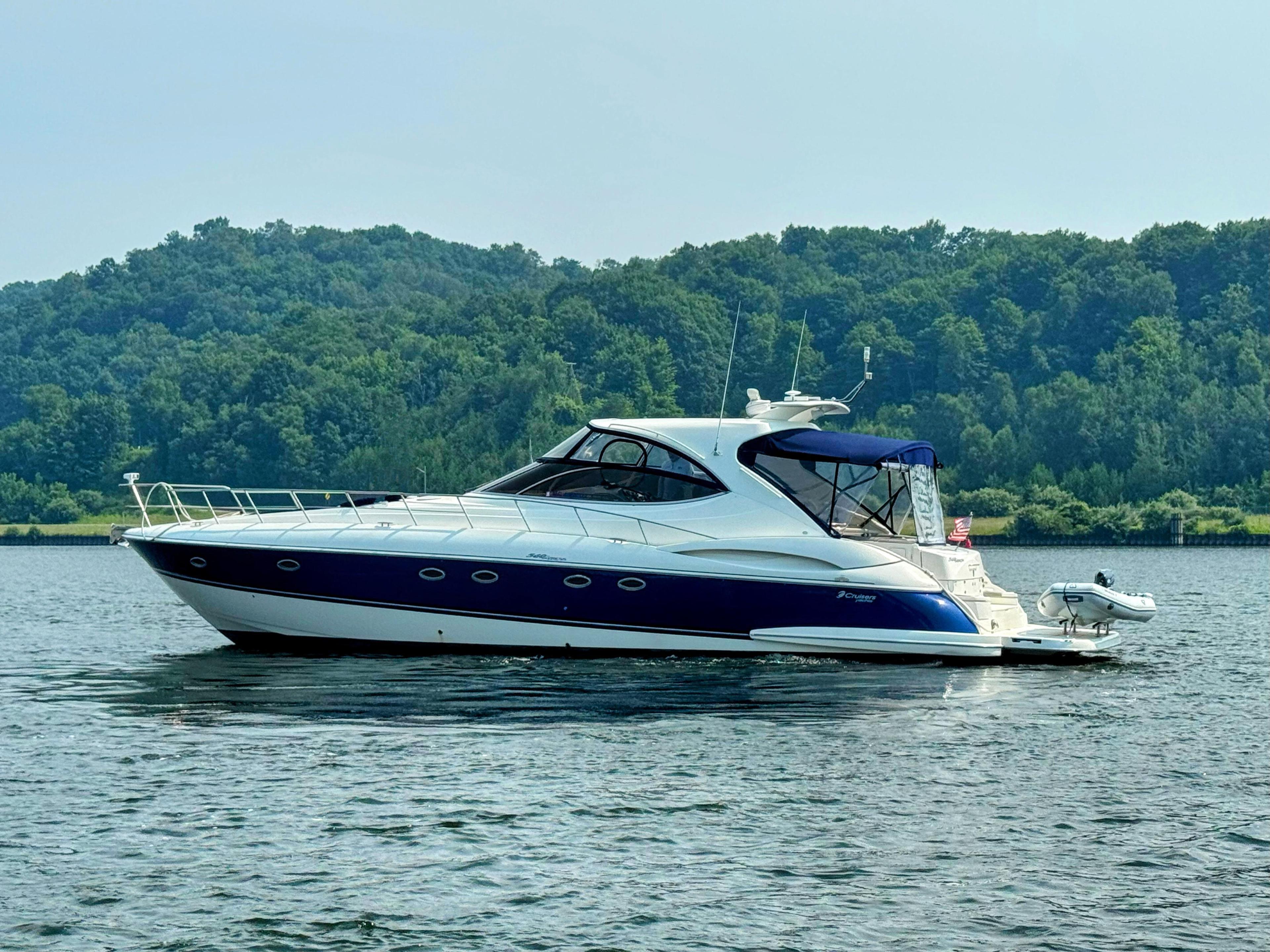 Cruisers Yachts 540 Express for sale