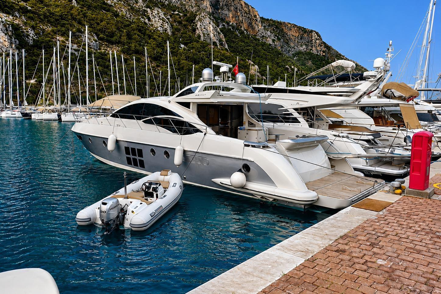 Azimut 62S